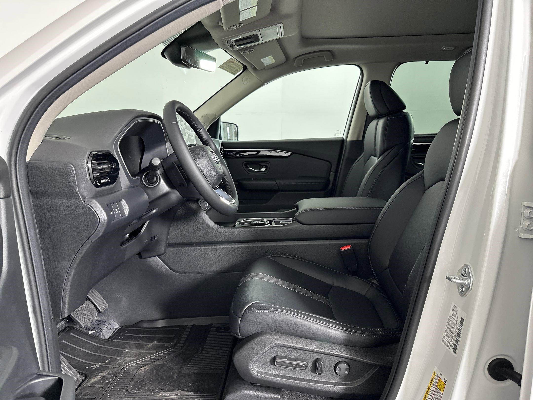 2025 Honda Pilot Touring photo 4