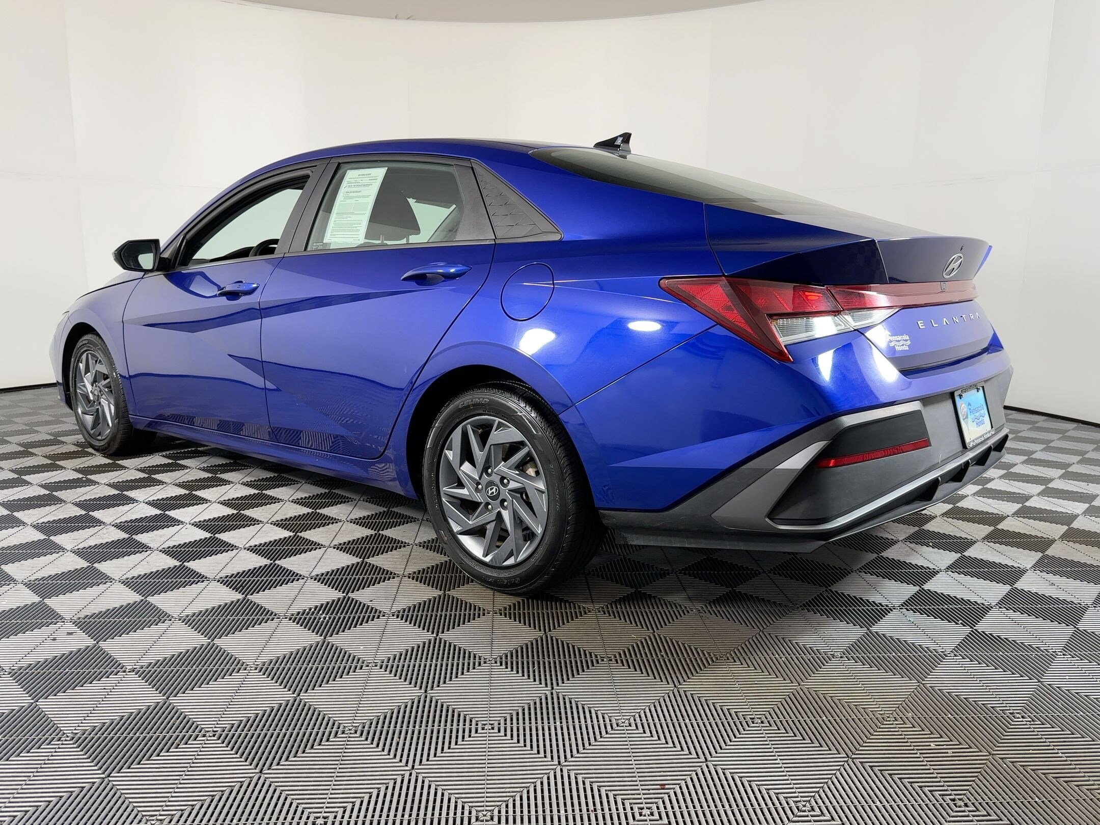 2024 Hyundai Elantra SEL photo 3