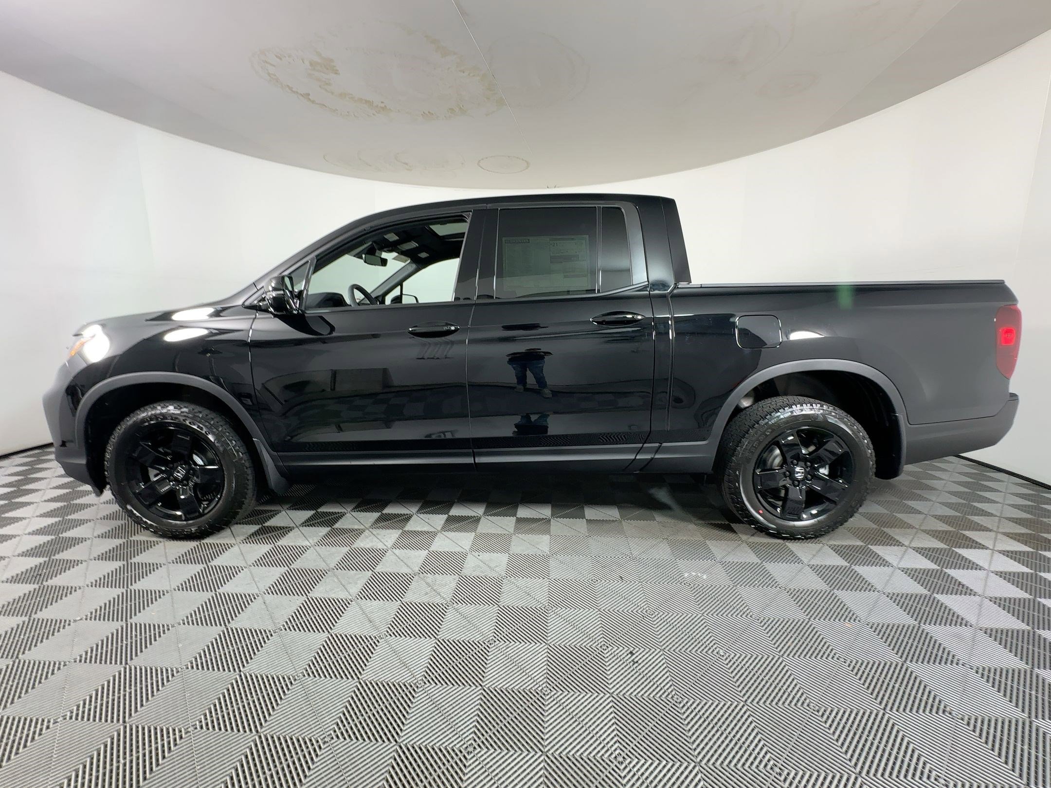 2026 Honda Ridgeline Black Edition photo 2