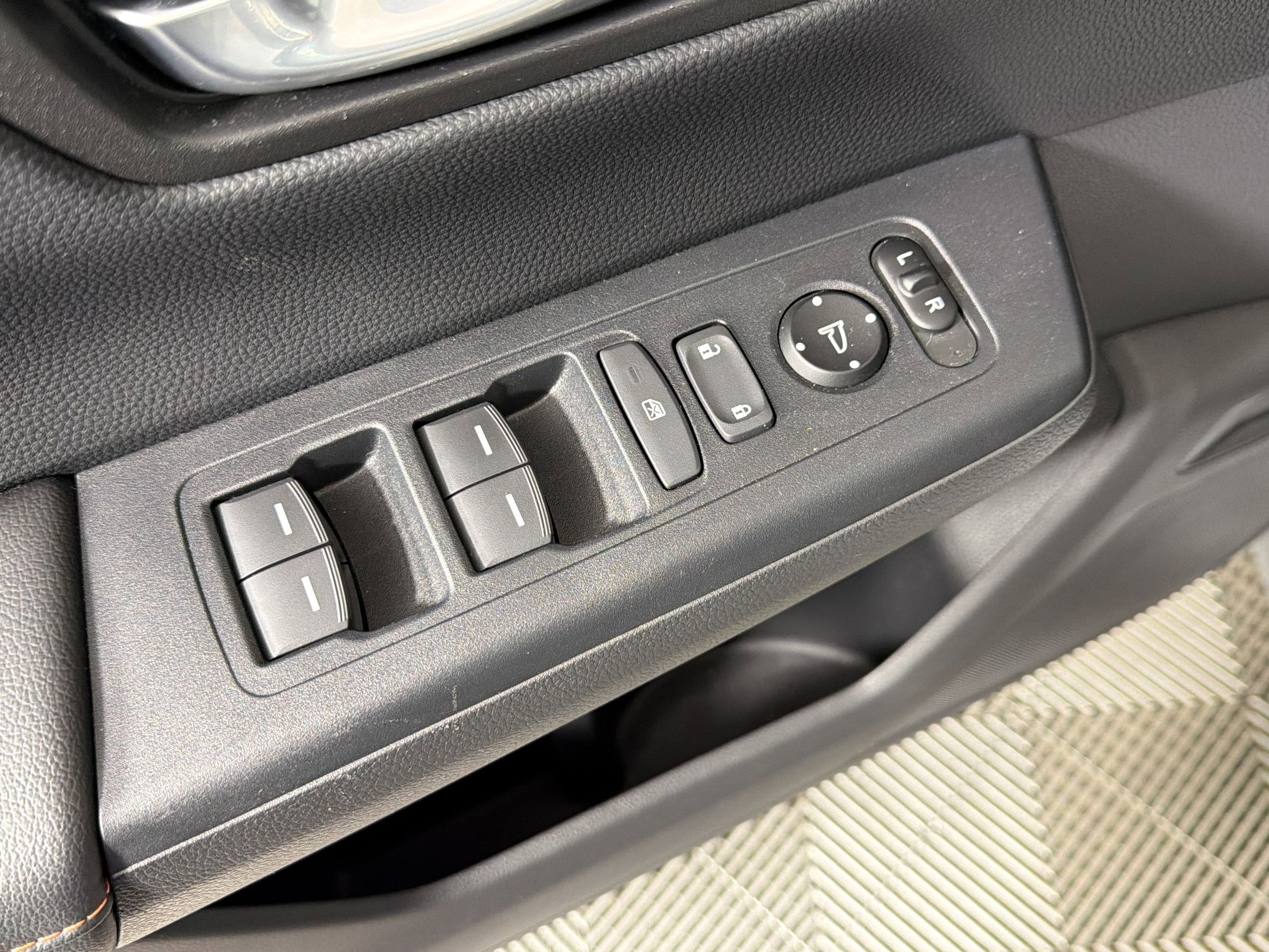 2025 Honda CR-V Sport-L - Photo 20
