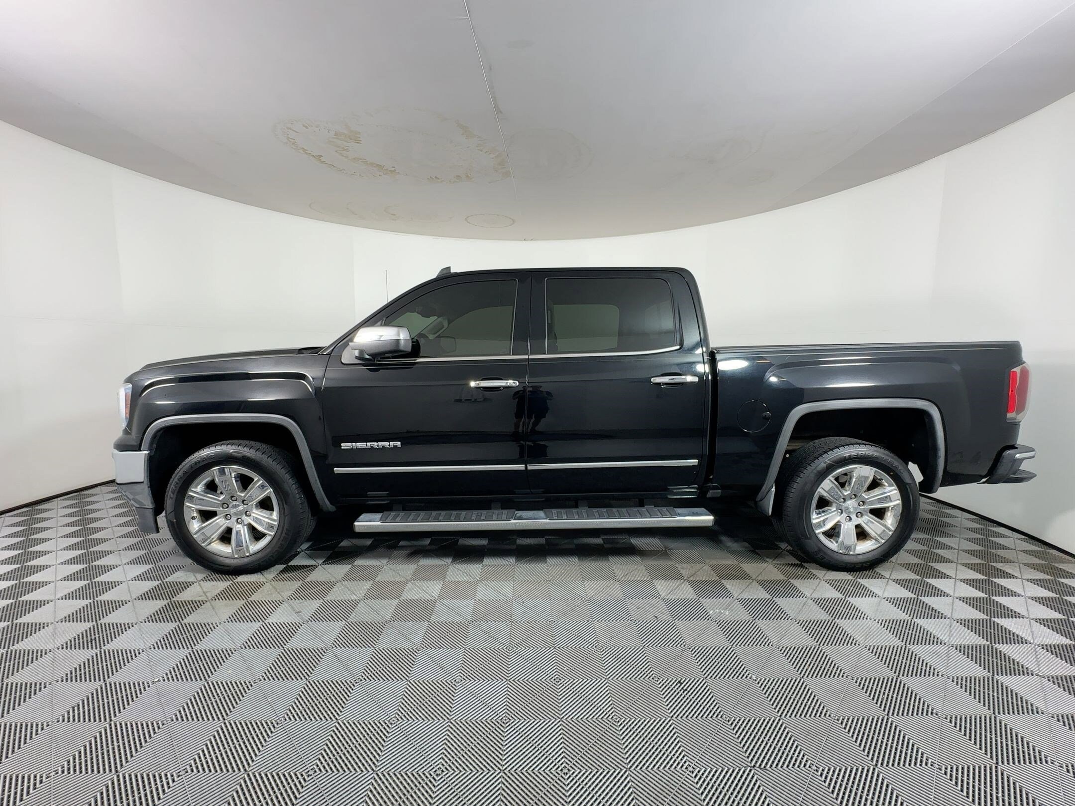 2017 Gmc Sierra 1500 SLT photo 2