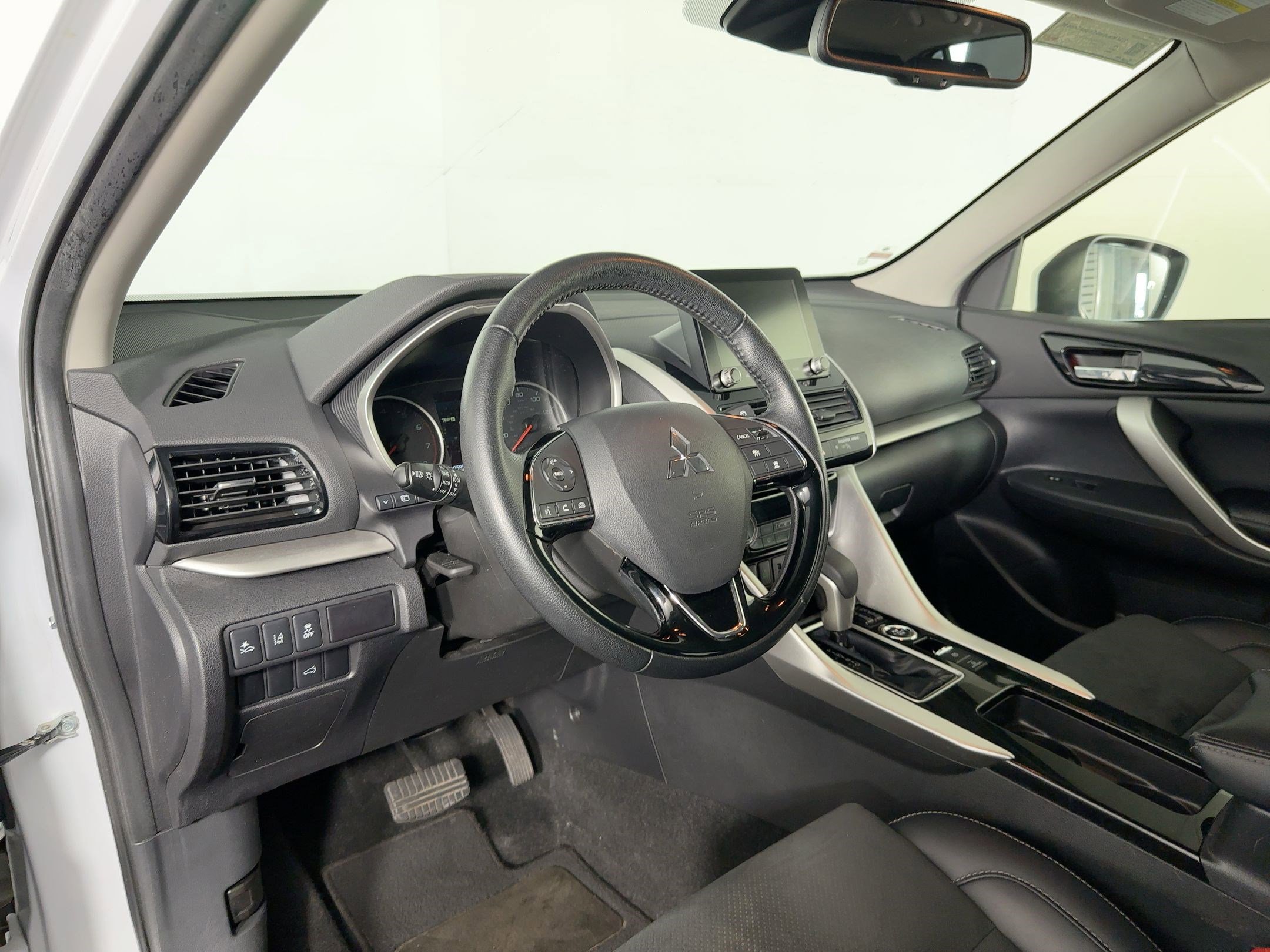 2024 Mitsubishi Eclipse Cross SE photo 3