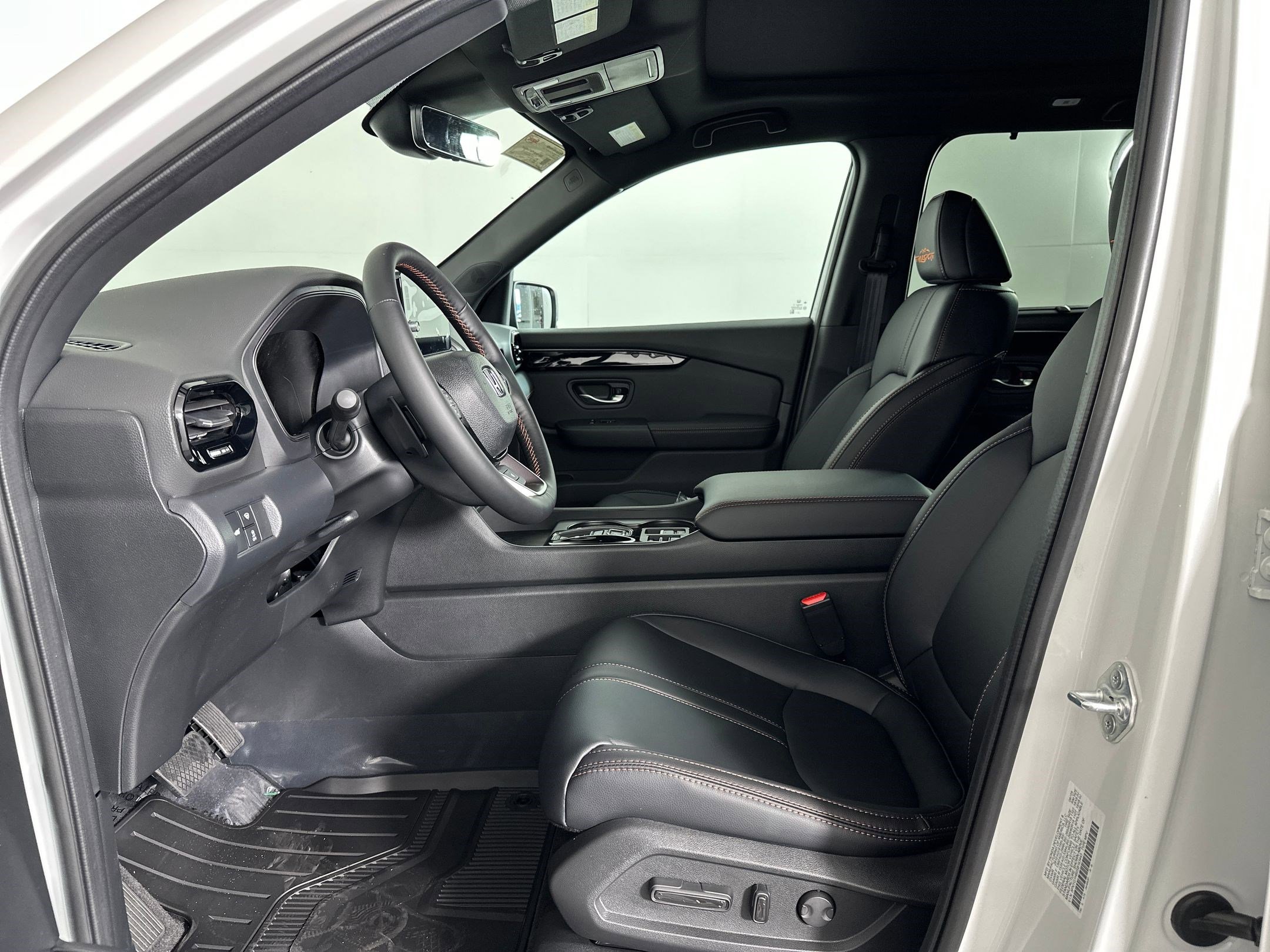 2025 Honda Pilot TrailSport photo 2