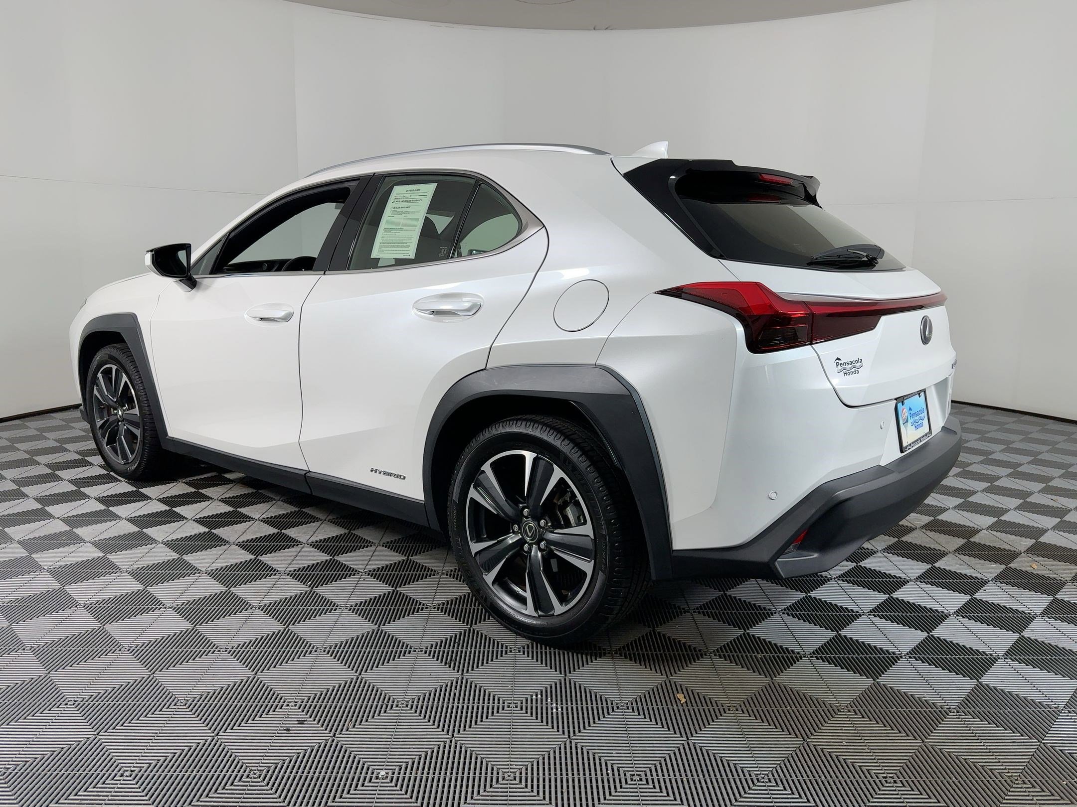 2021 Lexus UX 250h photo 3
