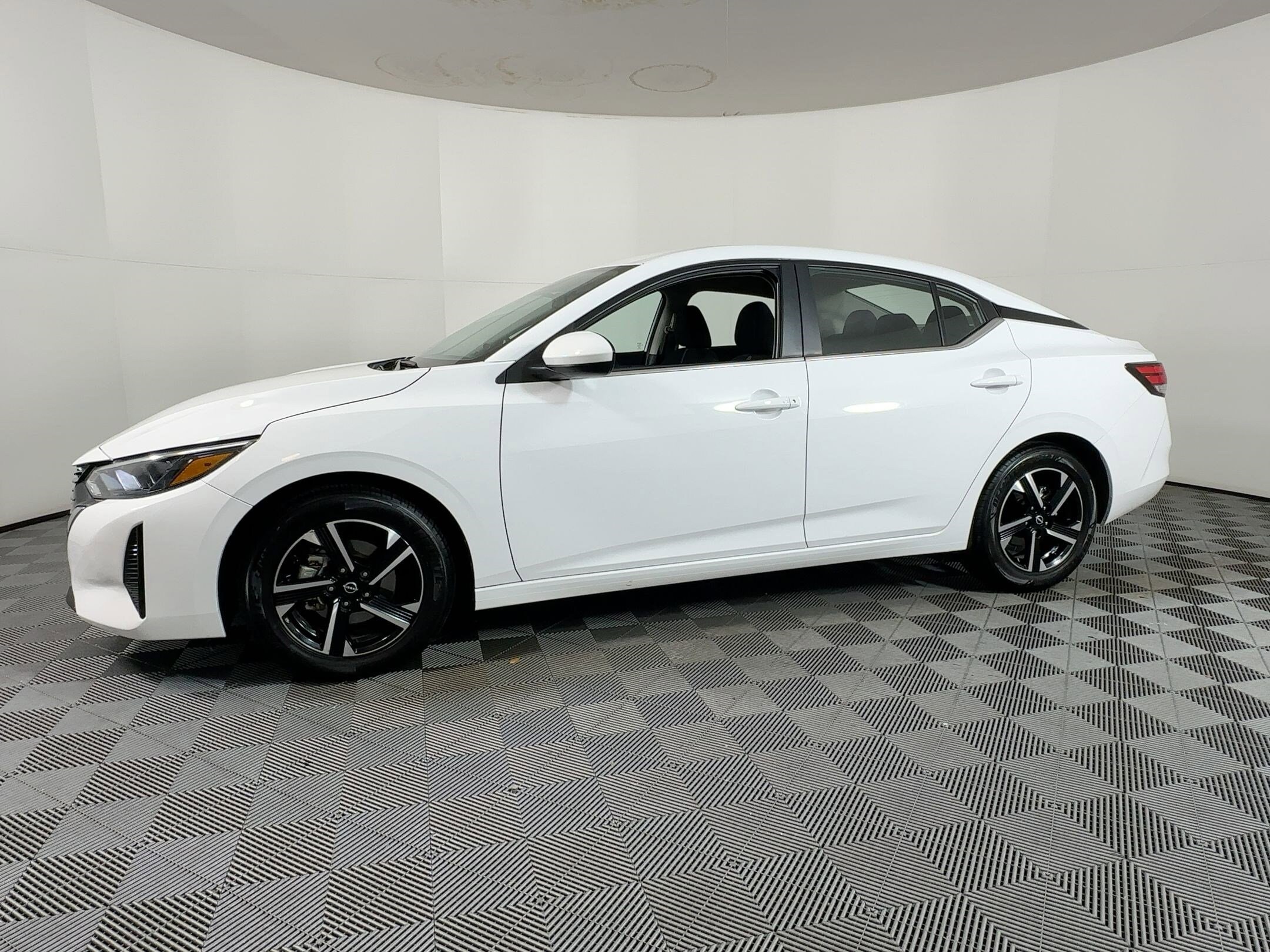 2024 Nissan Sentra SV photo 2