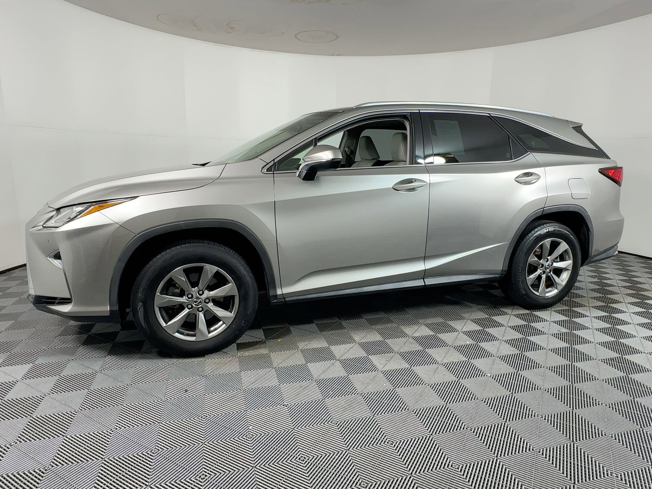 2019 Lexus RX 350L Premium photo 2