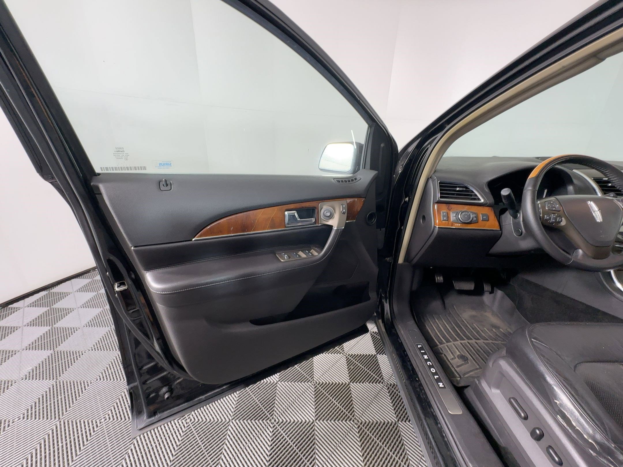 2013 Lincoln MKX photo 3