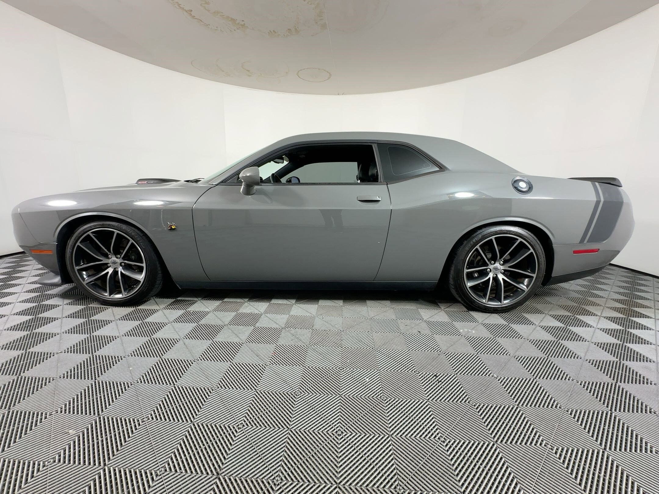 2017 Dodge Challenger 392 Scat Pack Shaker photo 2