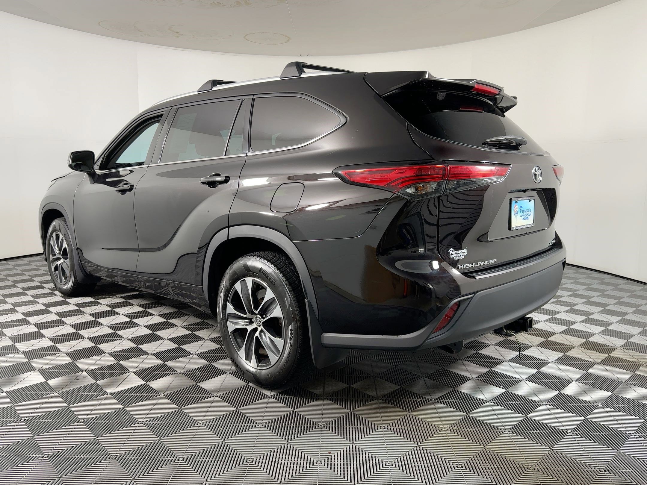 2022 Toyota Highlander XLE photo 3