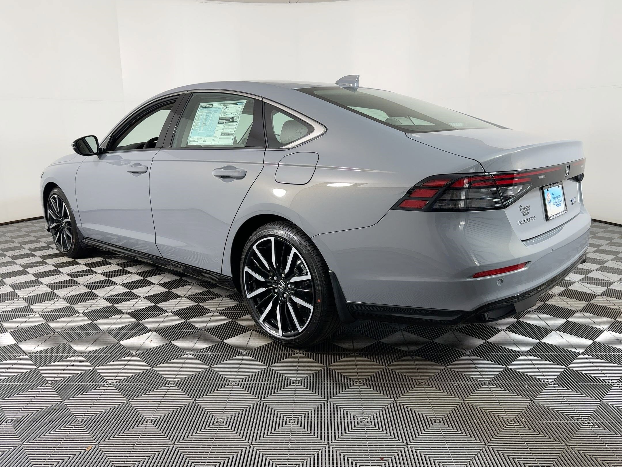 2025 Honda Accord Hybrid Touring photo 2
