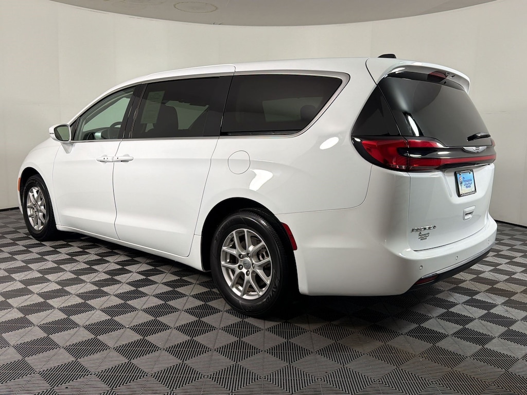 Used 2024 Chrysler Pacifica Touring L Van Passenger Van