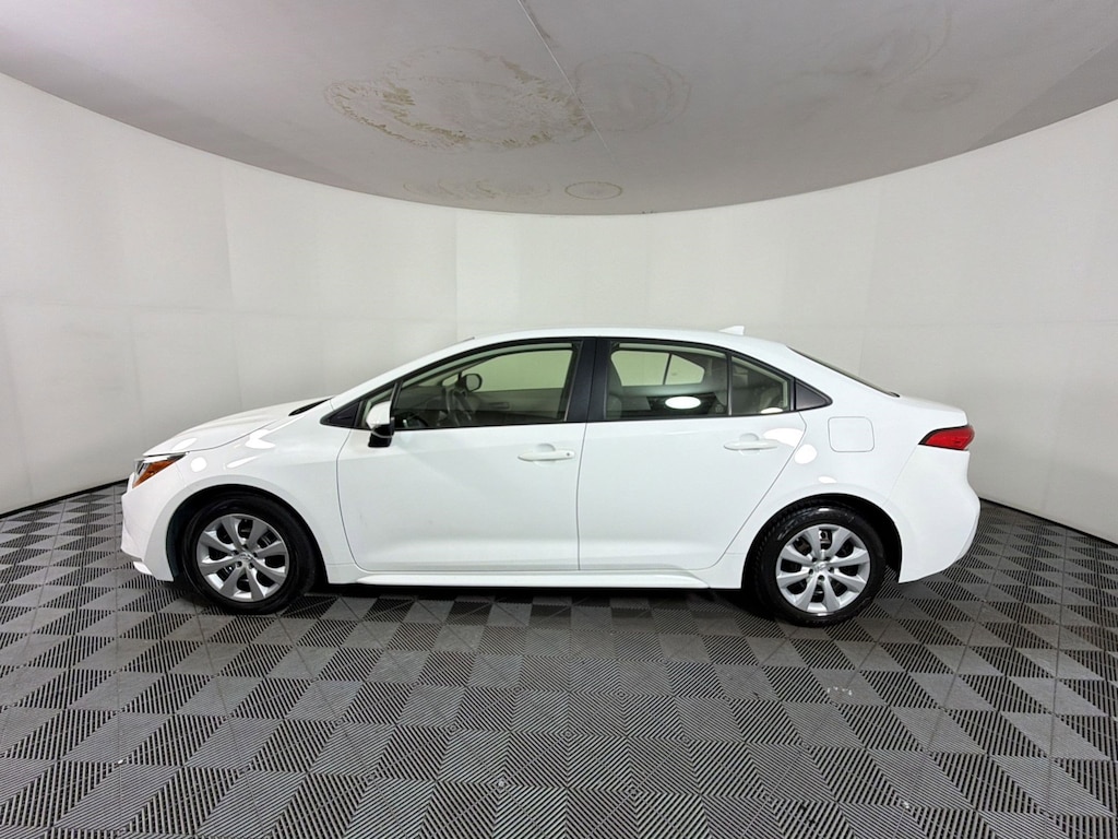 Used 2022 Toyota Corolla LE Sedan