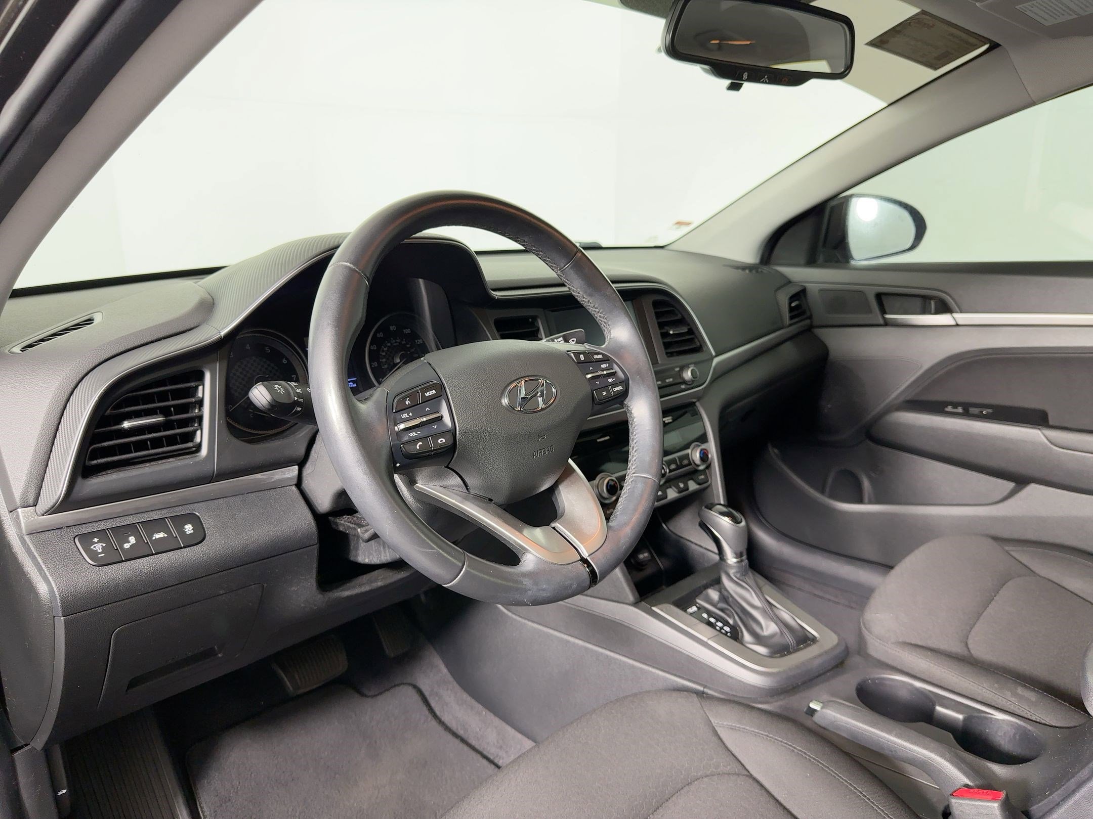 2020 Hyundai Elantra Value Edition photo 3