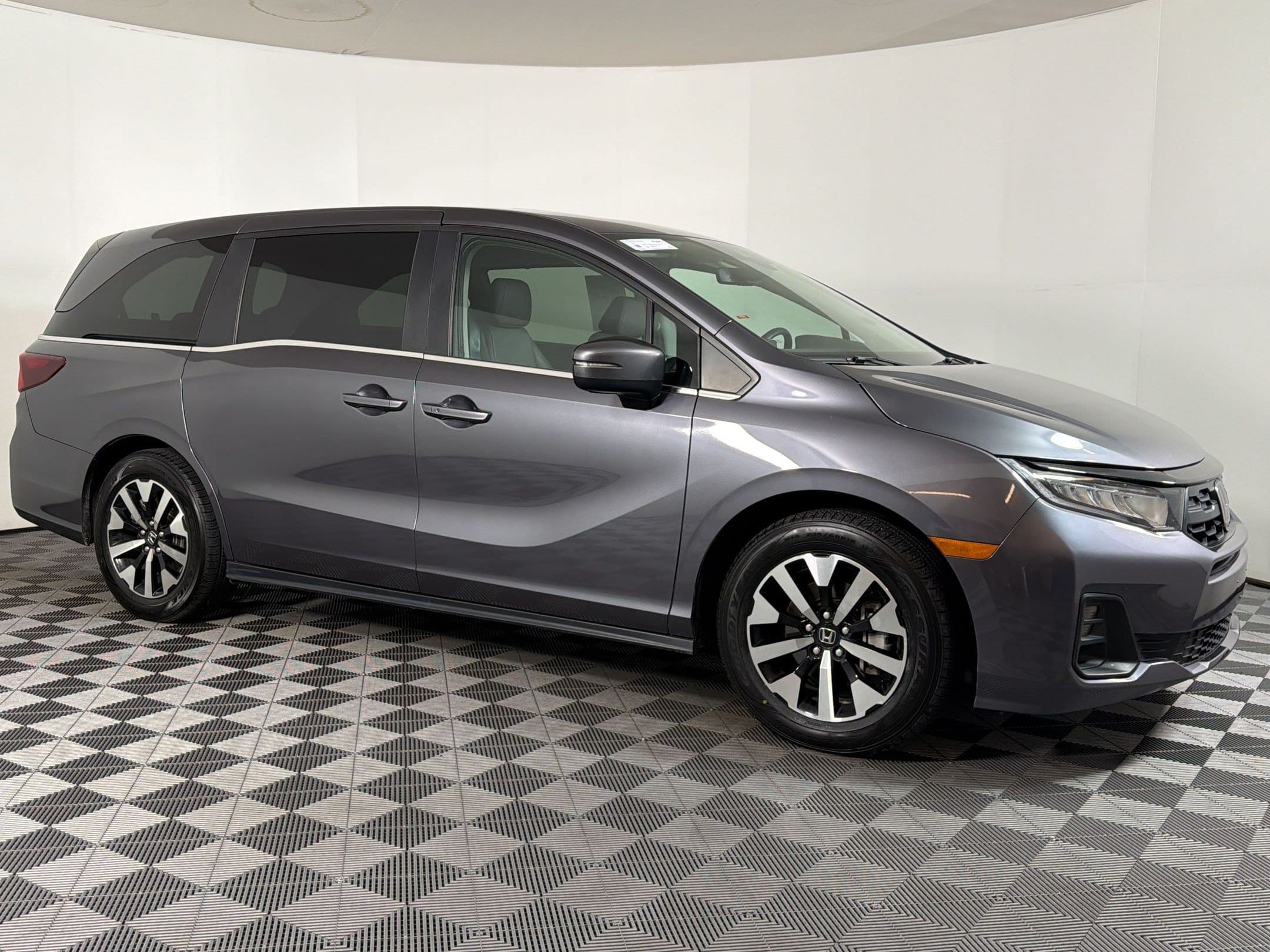 2025 Honda Odyssey EX-L - Photo 6