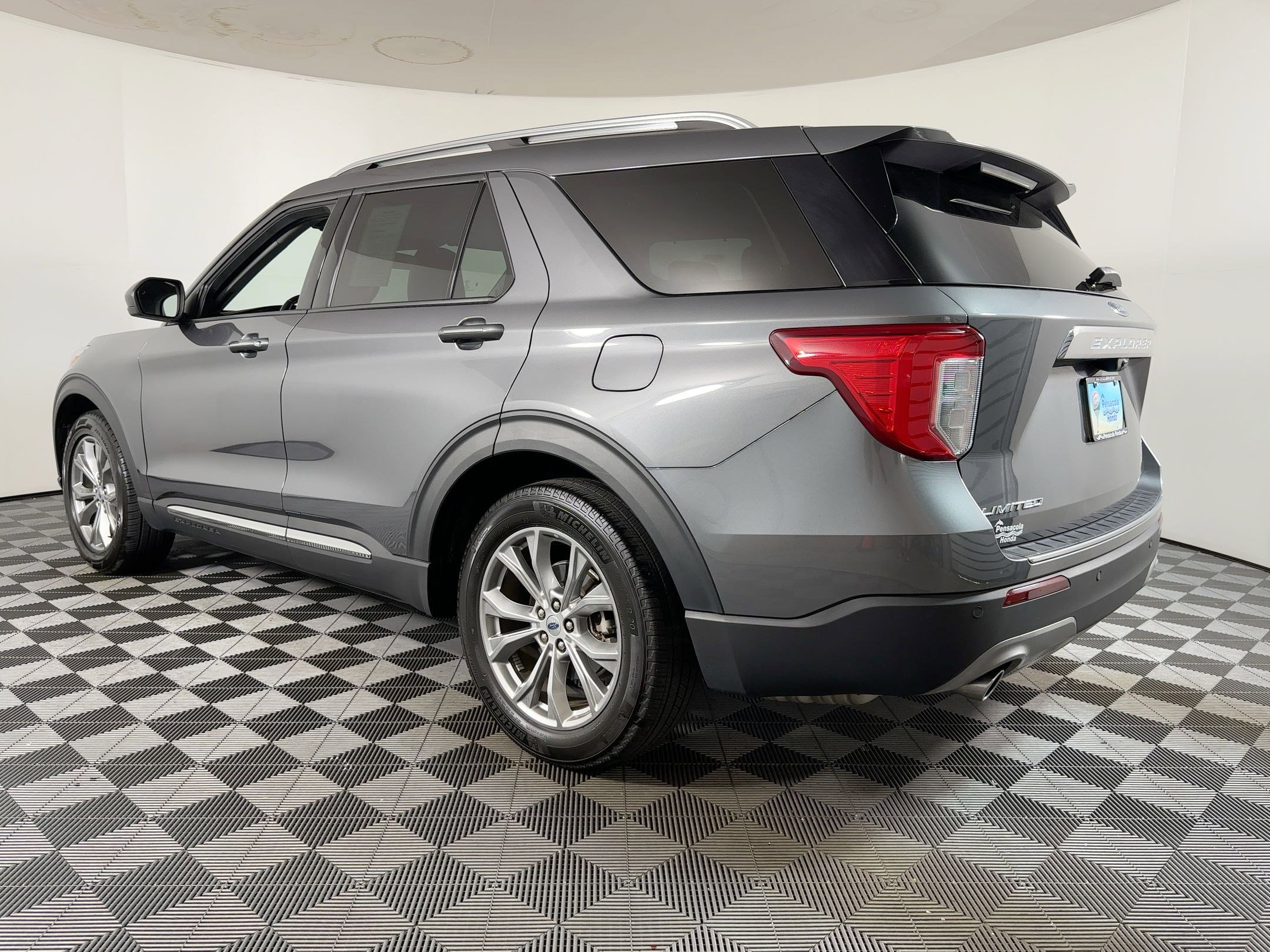 2023 Ford Explorer Limited photo 3