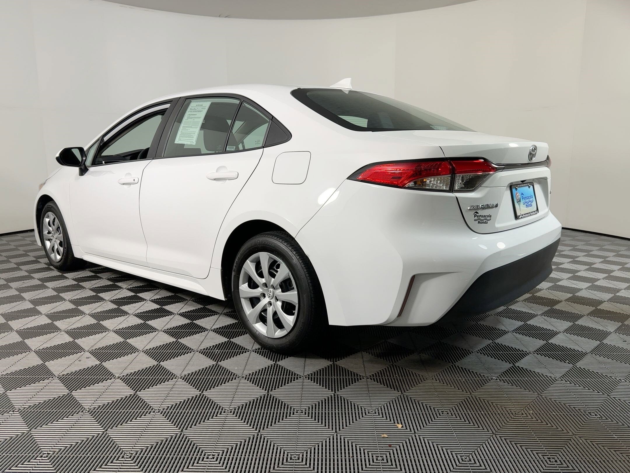 2023 Toyota Corolla LE photo 2