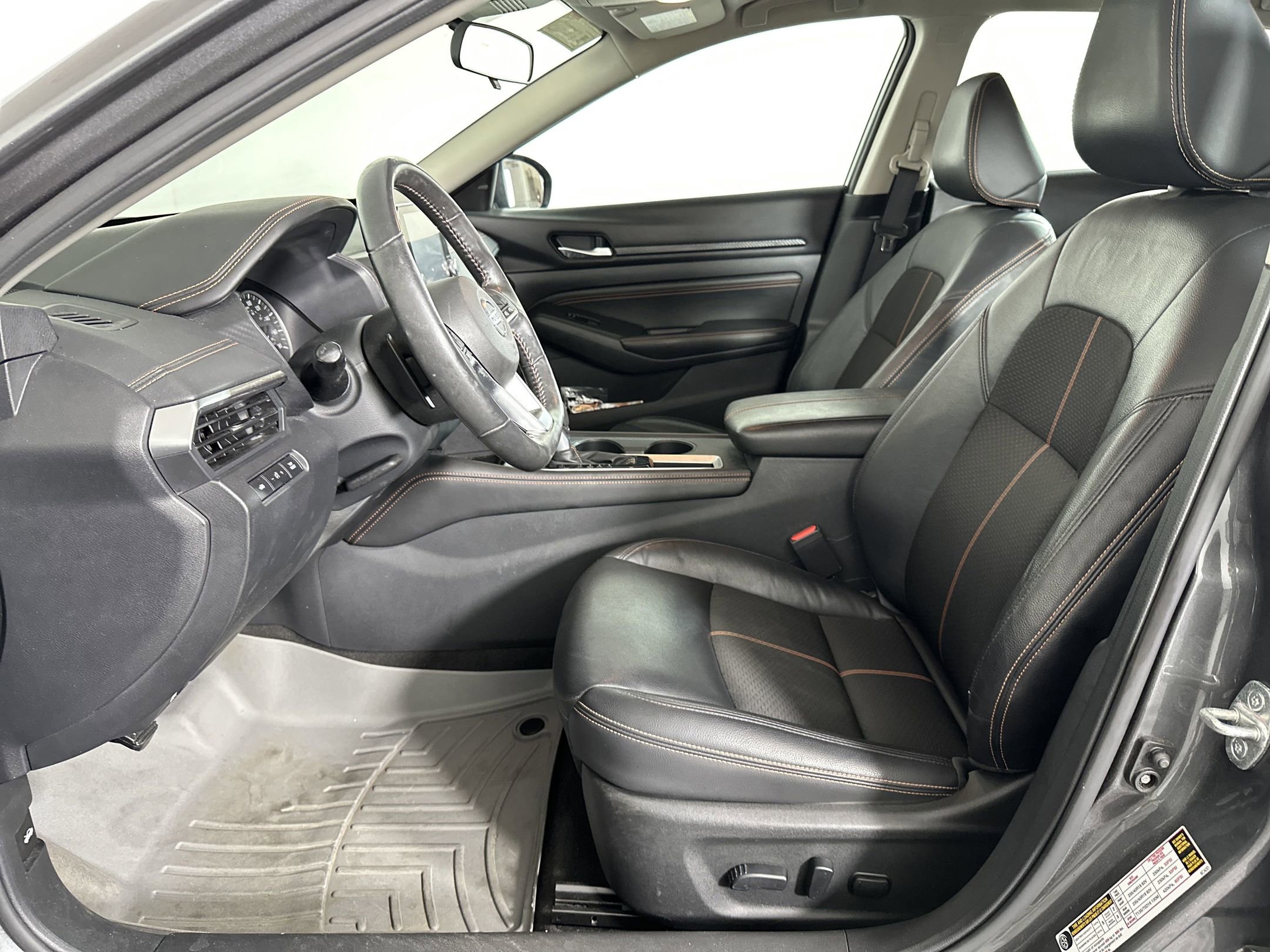 2022 Nissan Altima SR photo 4
