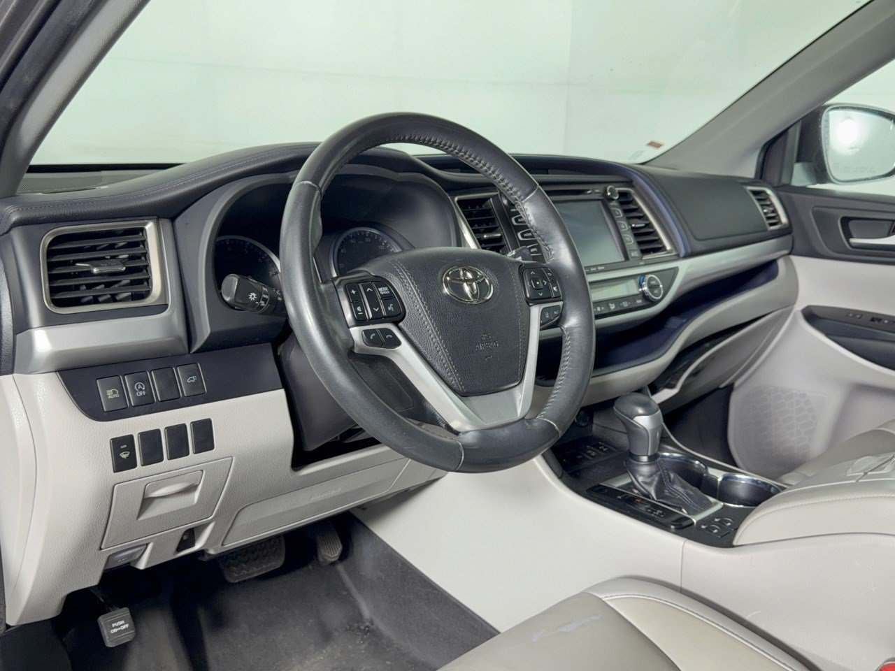 Used 2019 Toyota Highlander SE SUV