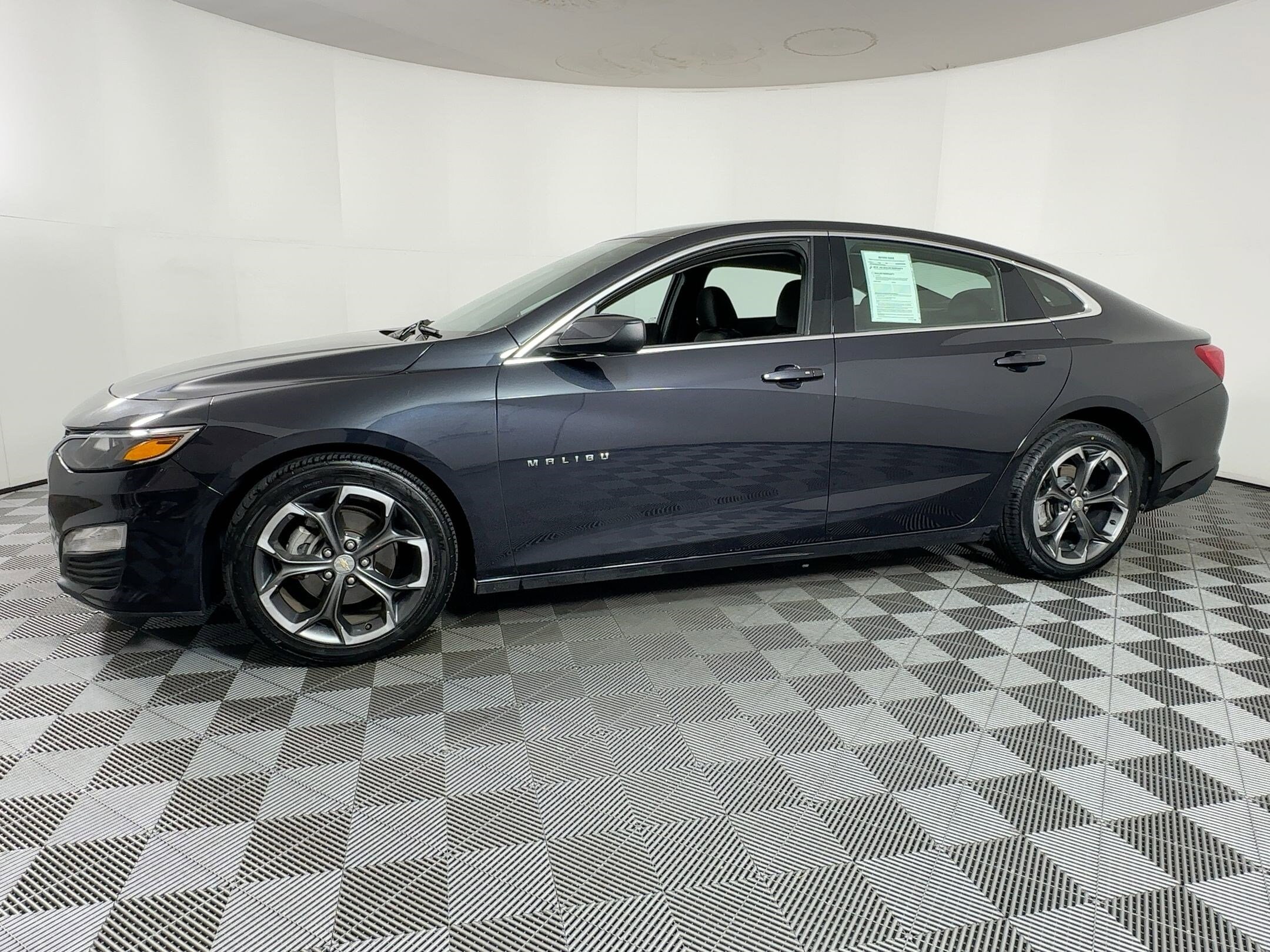 2023 Chevrolet Malibu 1LT photo 2