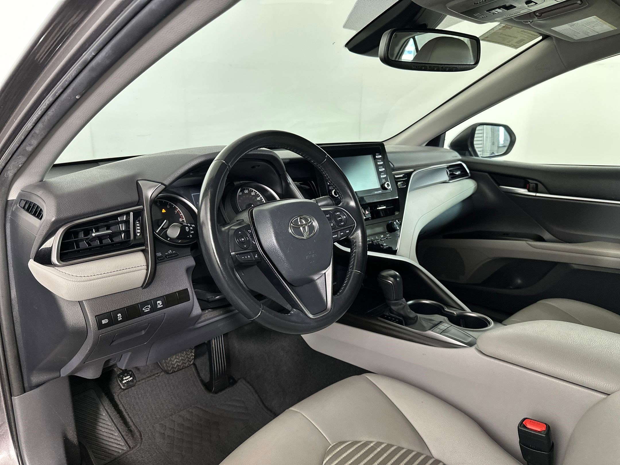 2023 Toyota Camry SE photo 3