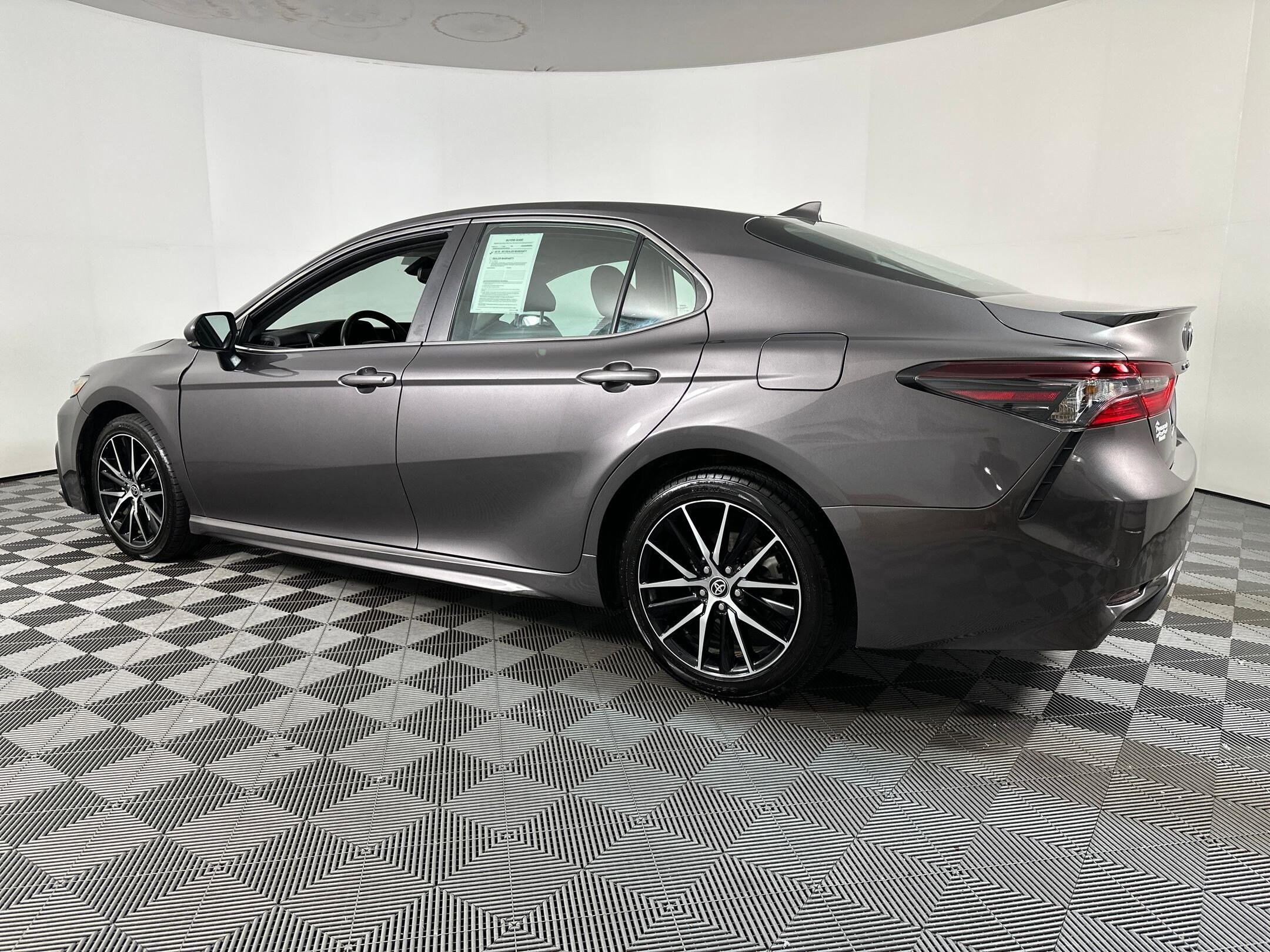 2023 Toyota Camry SE photo 2