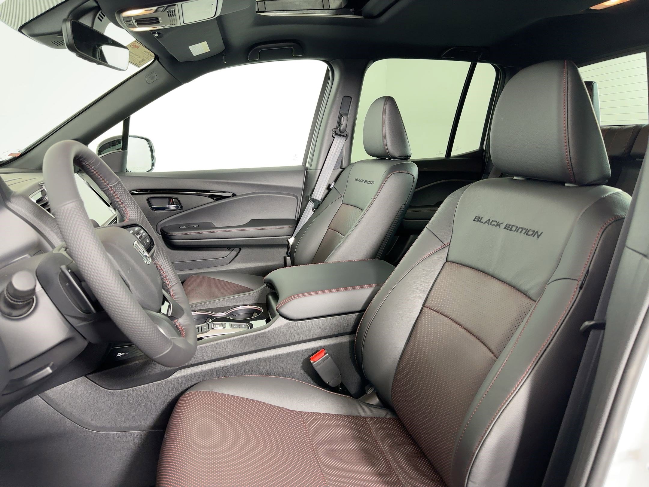 2026 Honda Ridgeline Black Edition photo 4