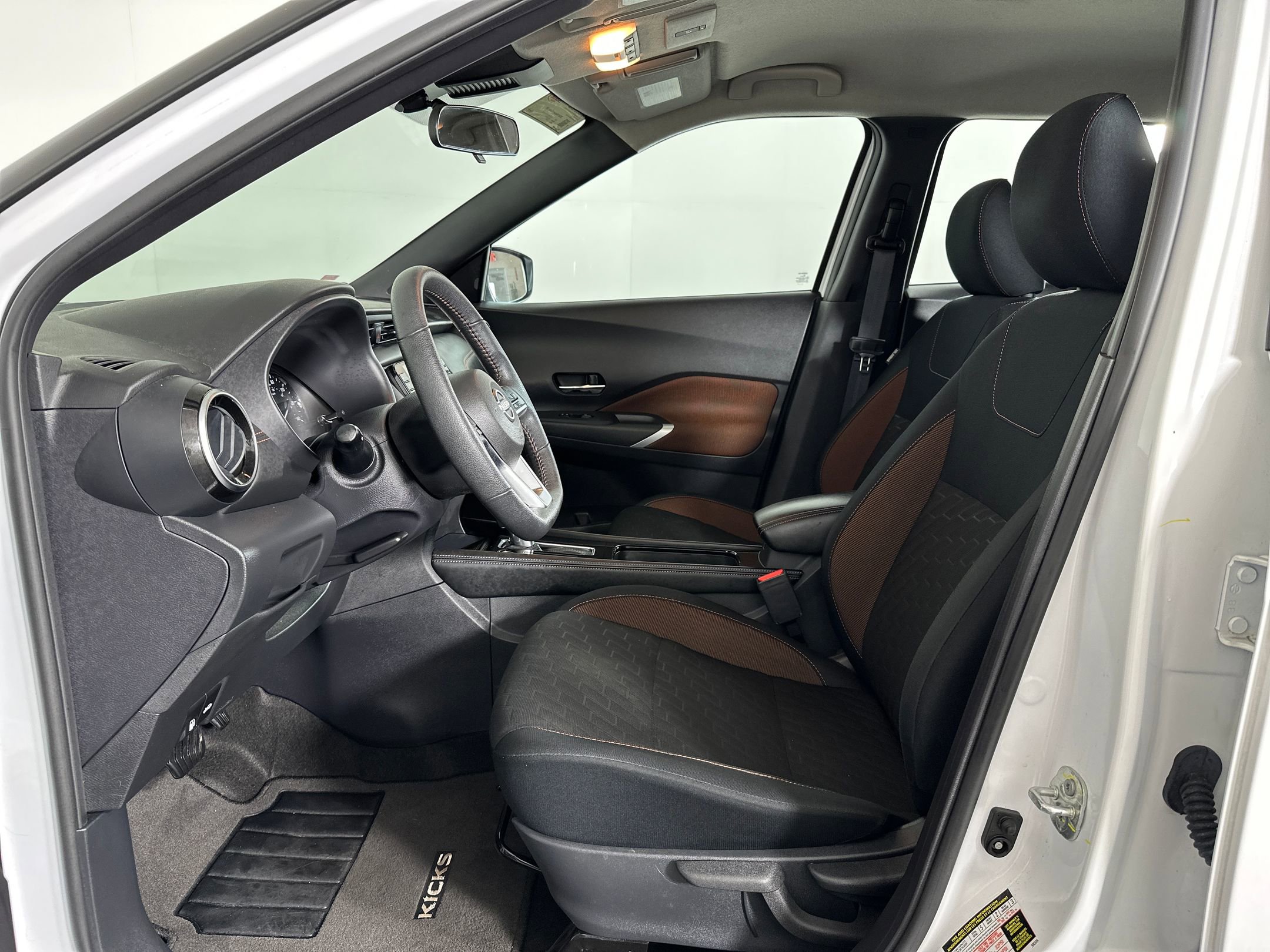 2024 Nissan Kicks SR photo 3