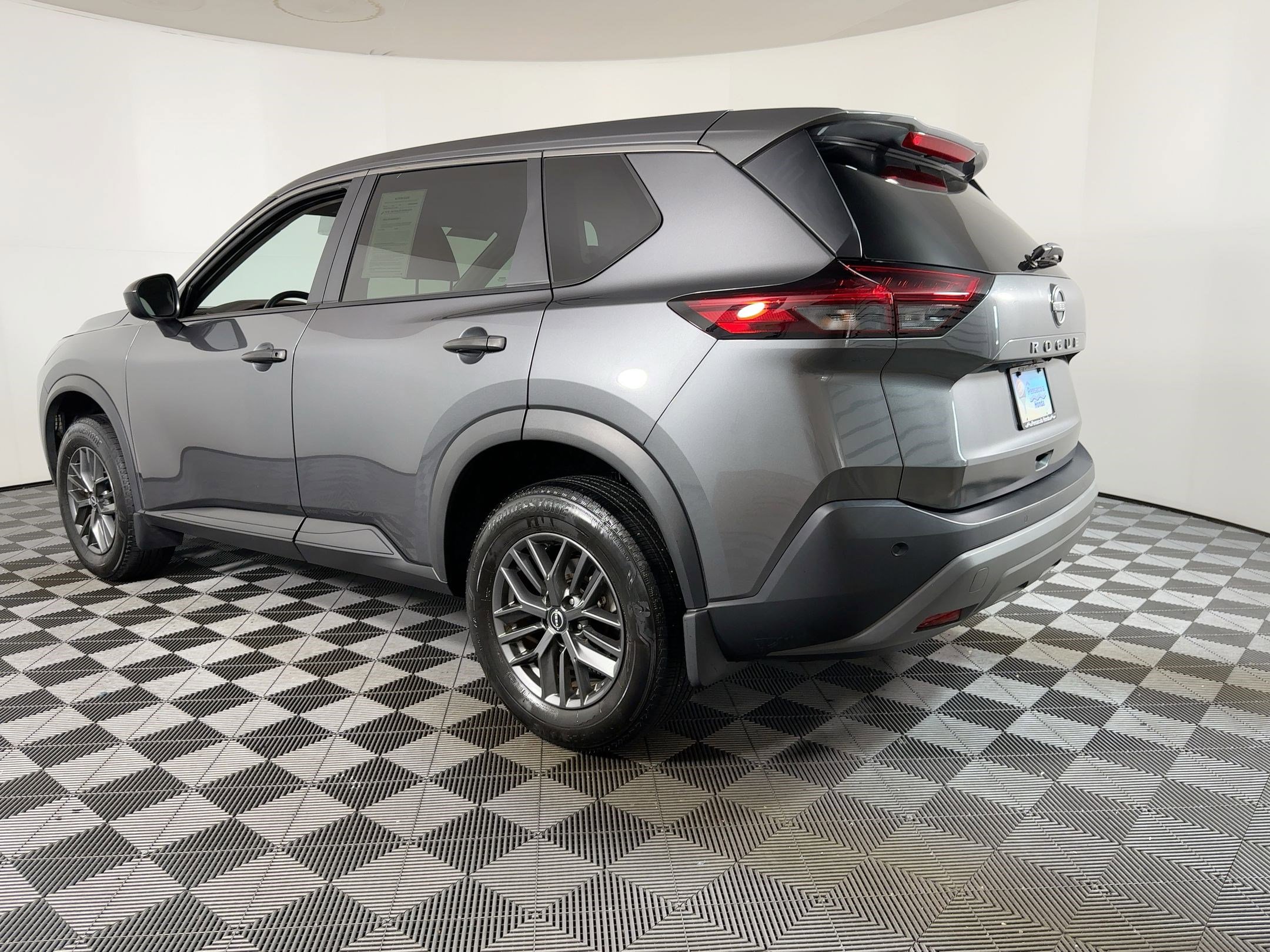 2023 Nissan Rogue S photo 3