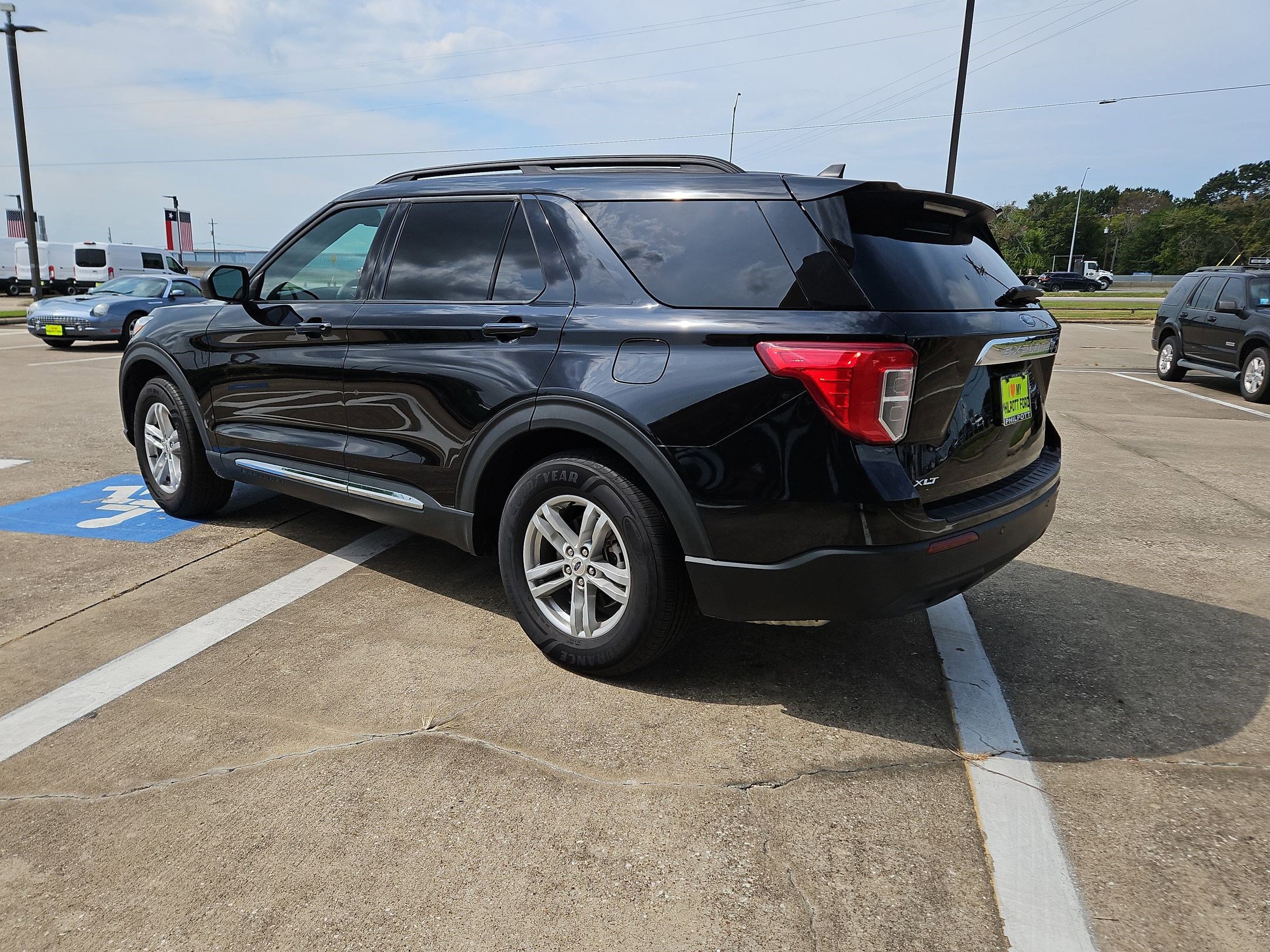 2024 Ford Explorer XLT photo 3