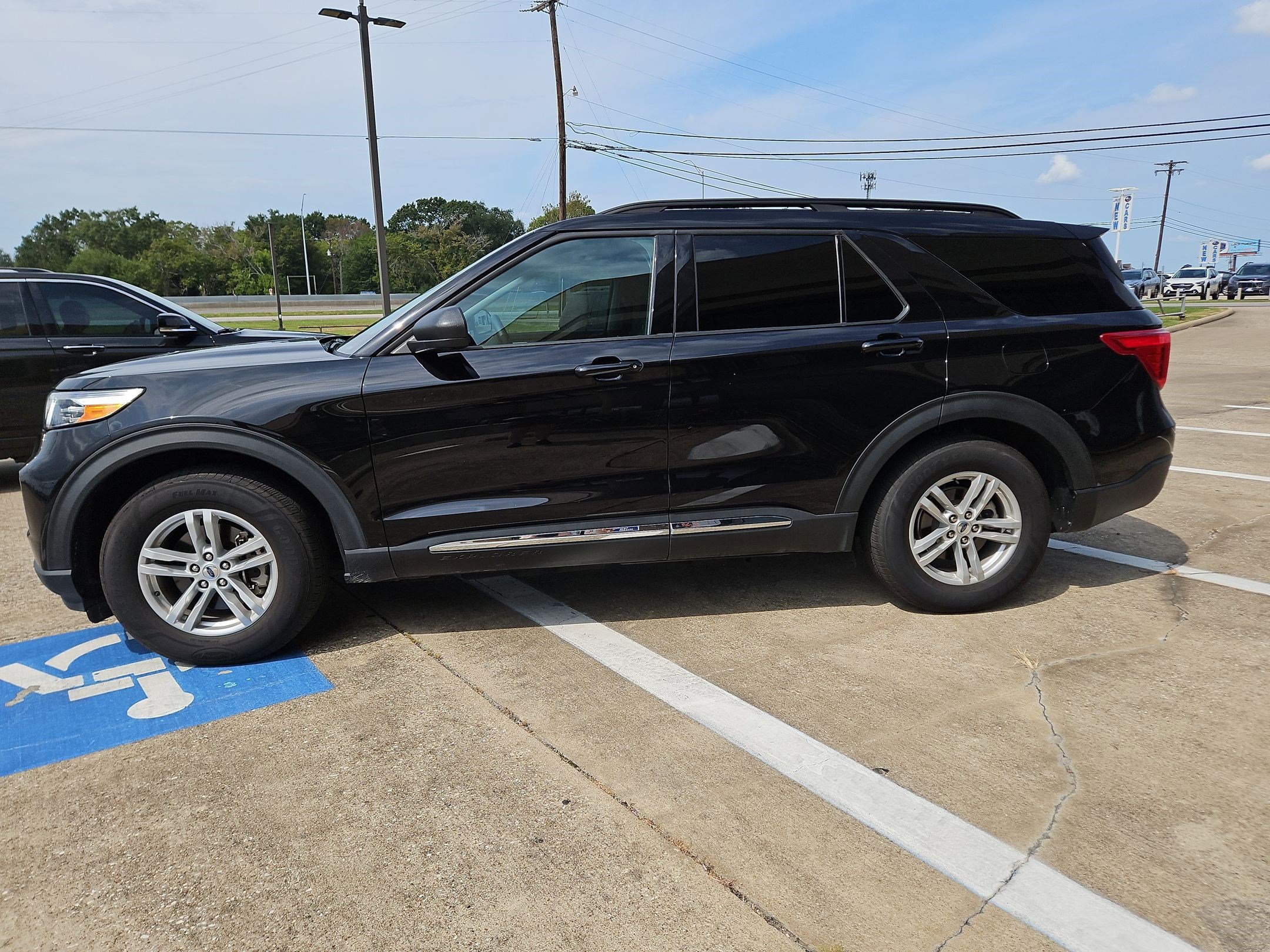 2024 Ford Explorer XLT photo 2