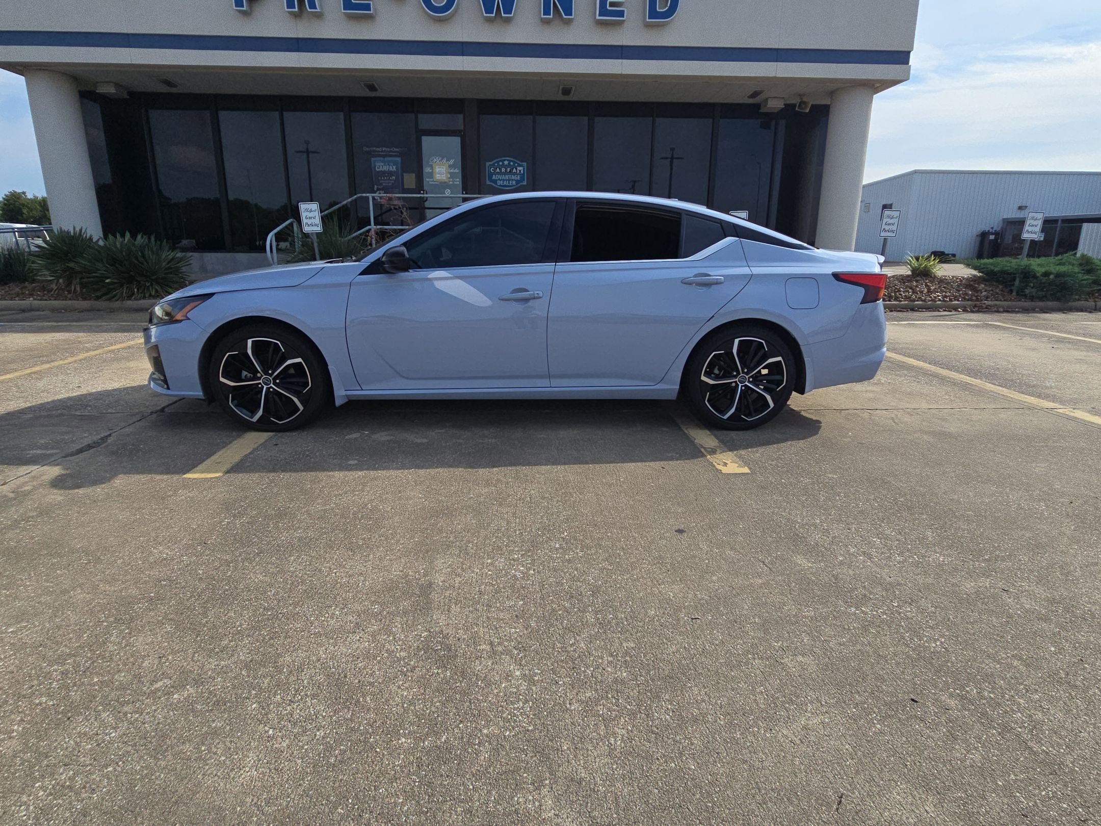 2023 Nissan Altima 2.5 SR photo 2
