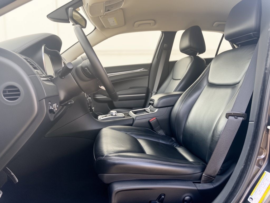 2023 Chrysler 300 Touring L Sedan