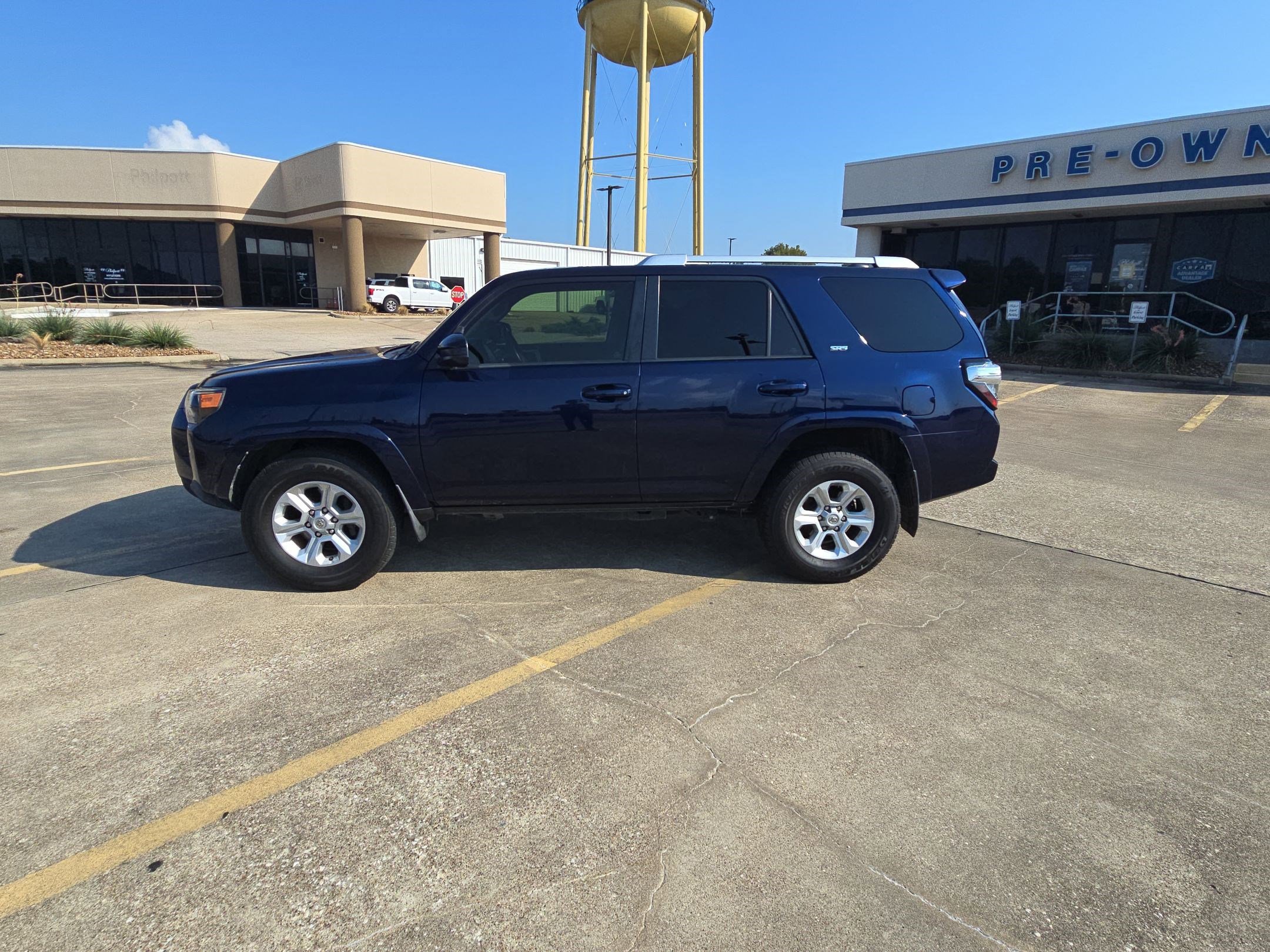 2016 Toyota 4Runner SR5 photo 2