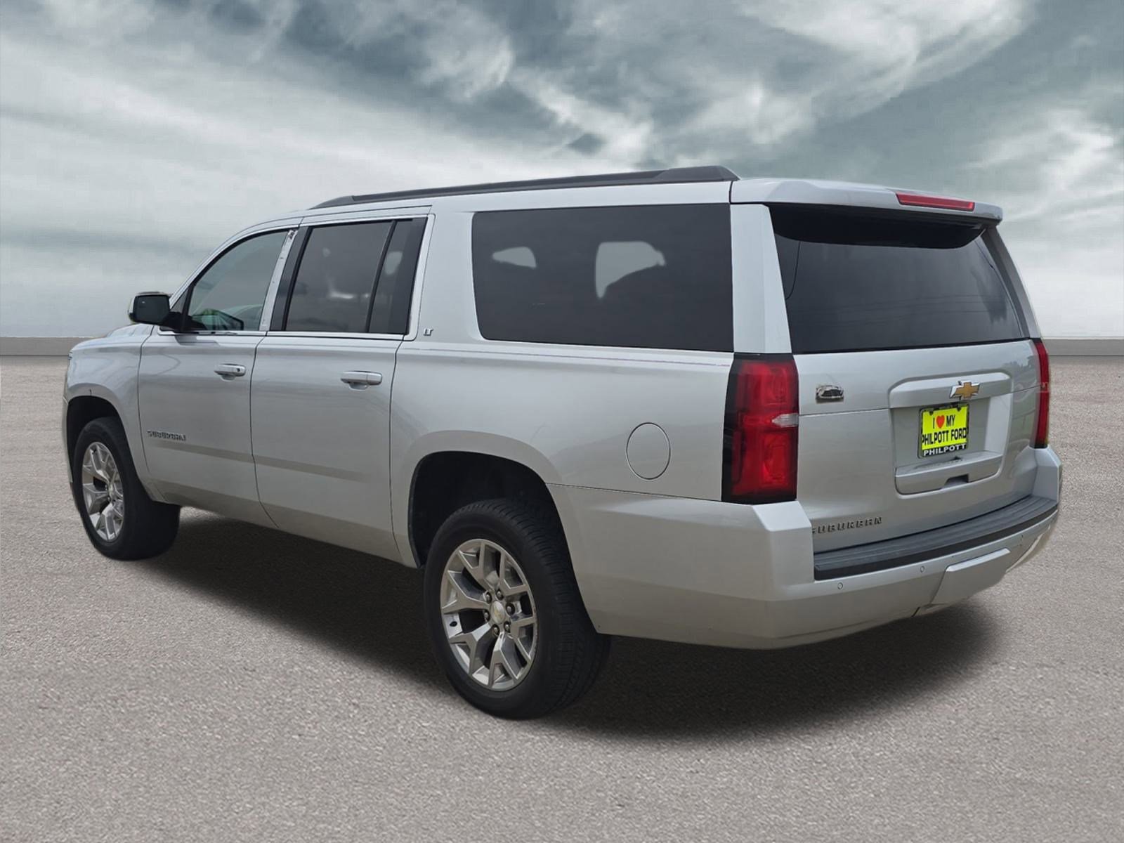 2018 Chevrolet Suburban LT photo 3