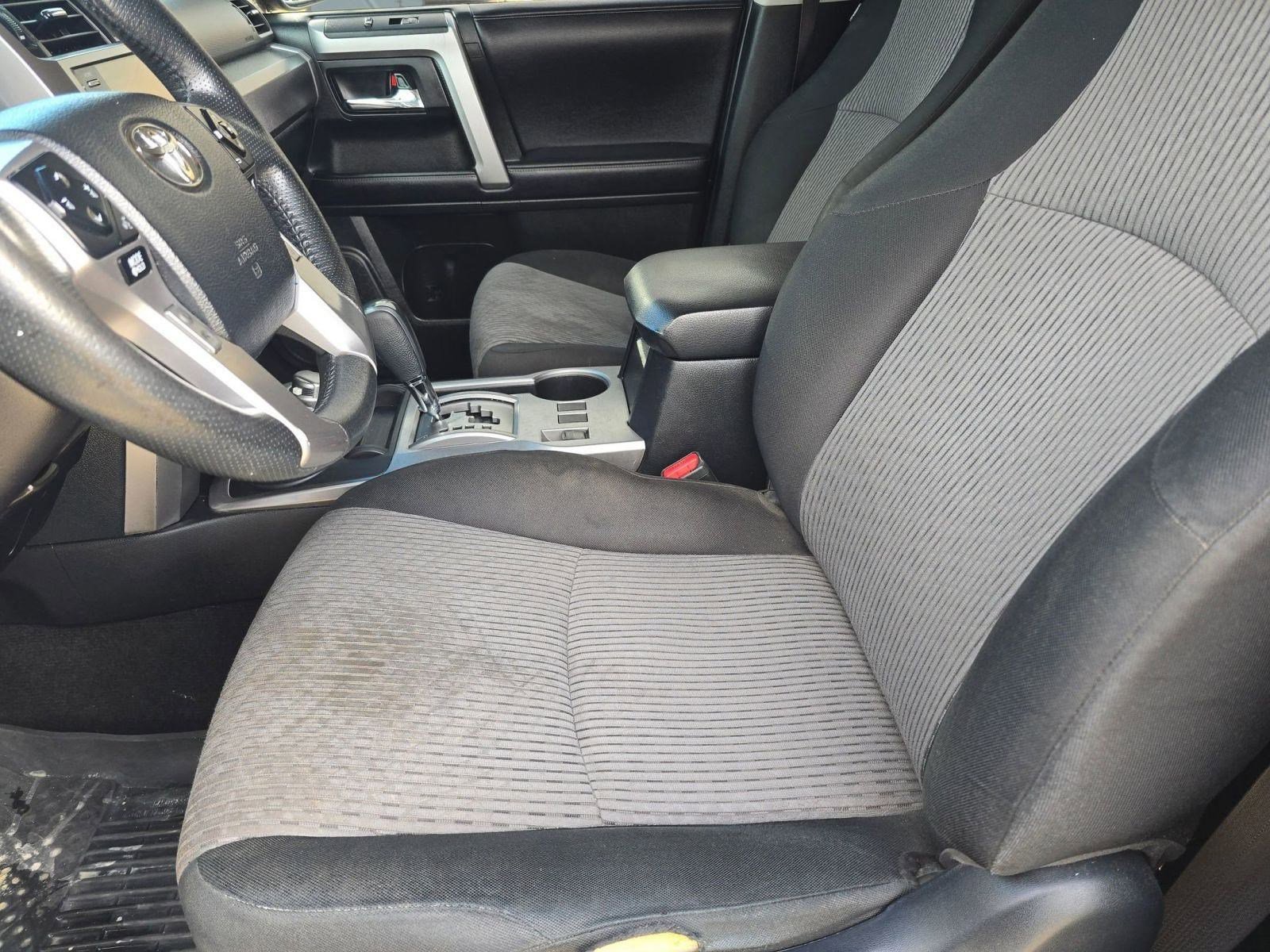 2020 Toyota 4Runner SR5 photo 4