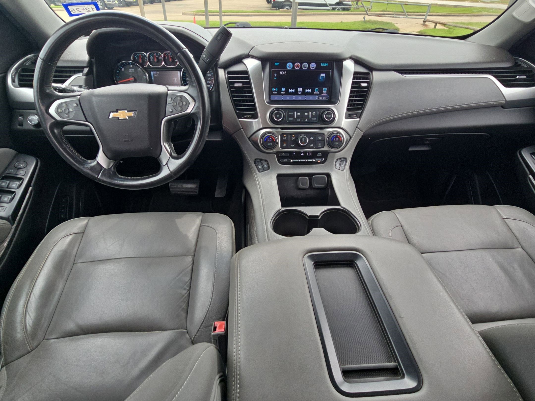 2018 Chevrolet Suburban LT photo 4