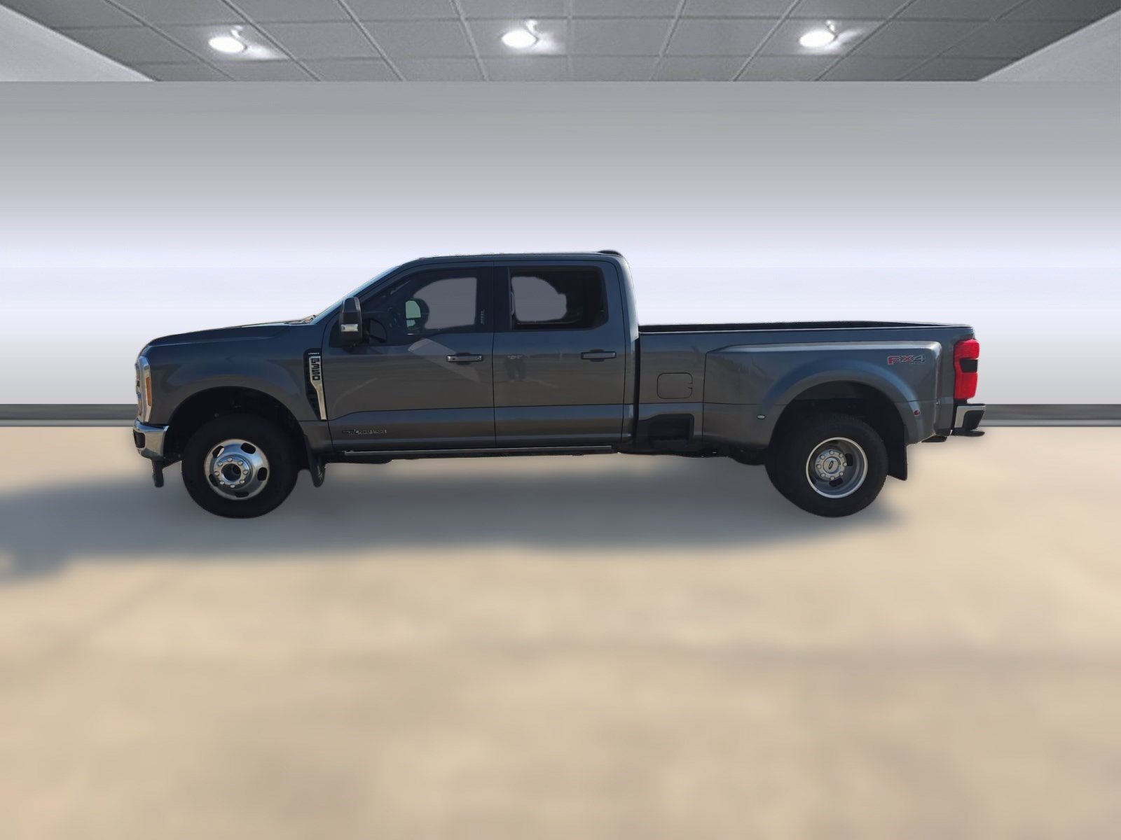2023 Ford F-350 Lariat photo 2