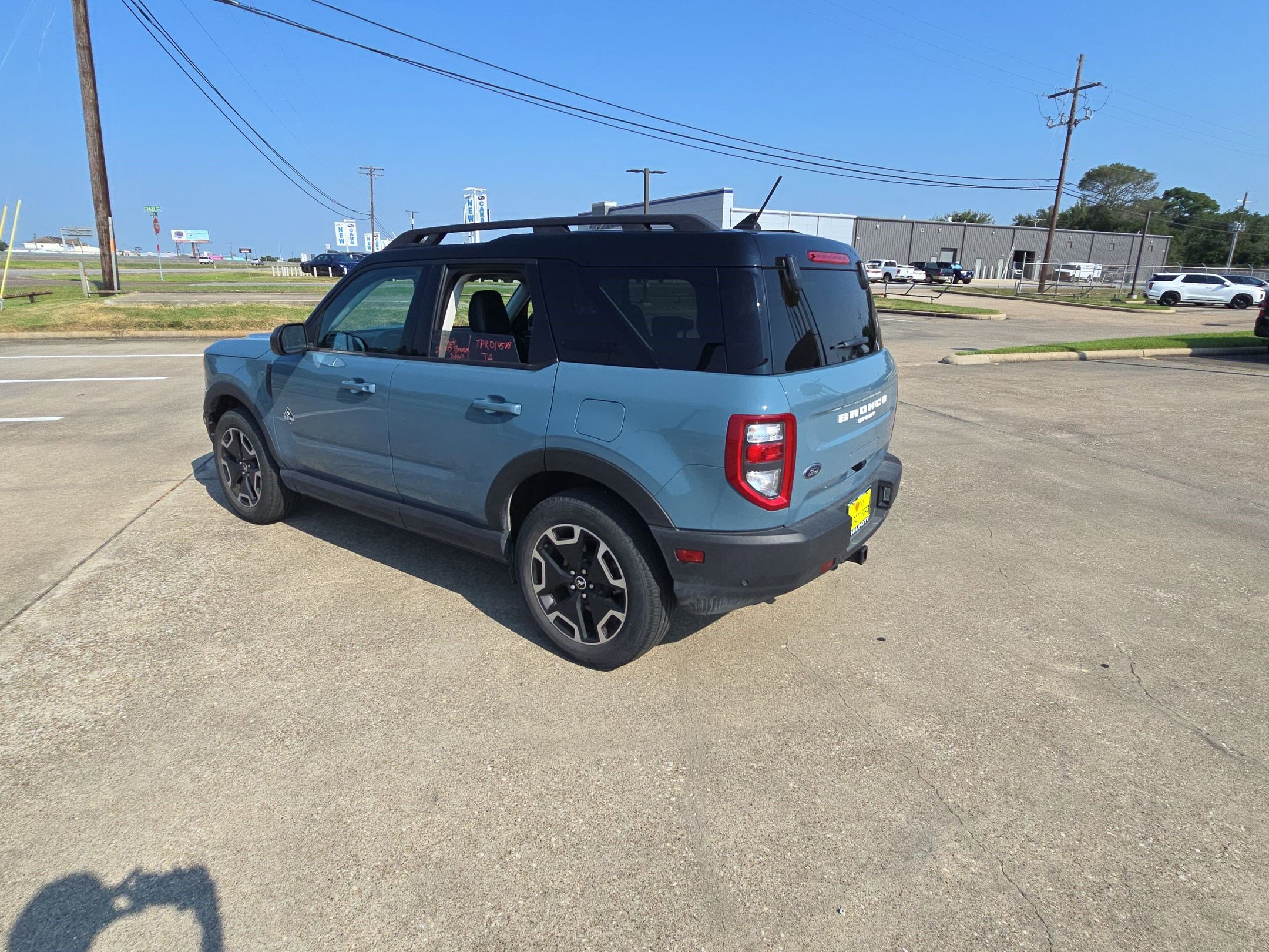 2023 Ford Bronco Sport Outer Banks photo 2