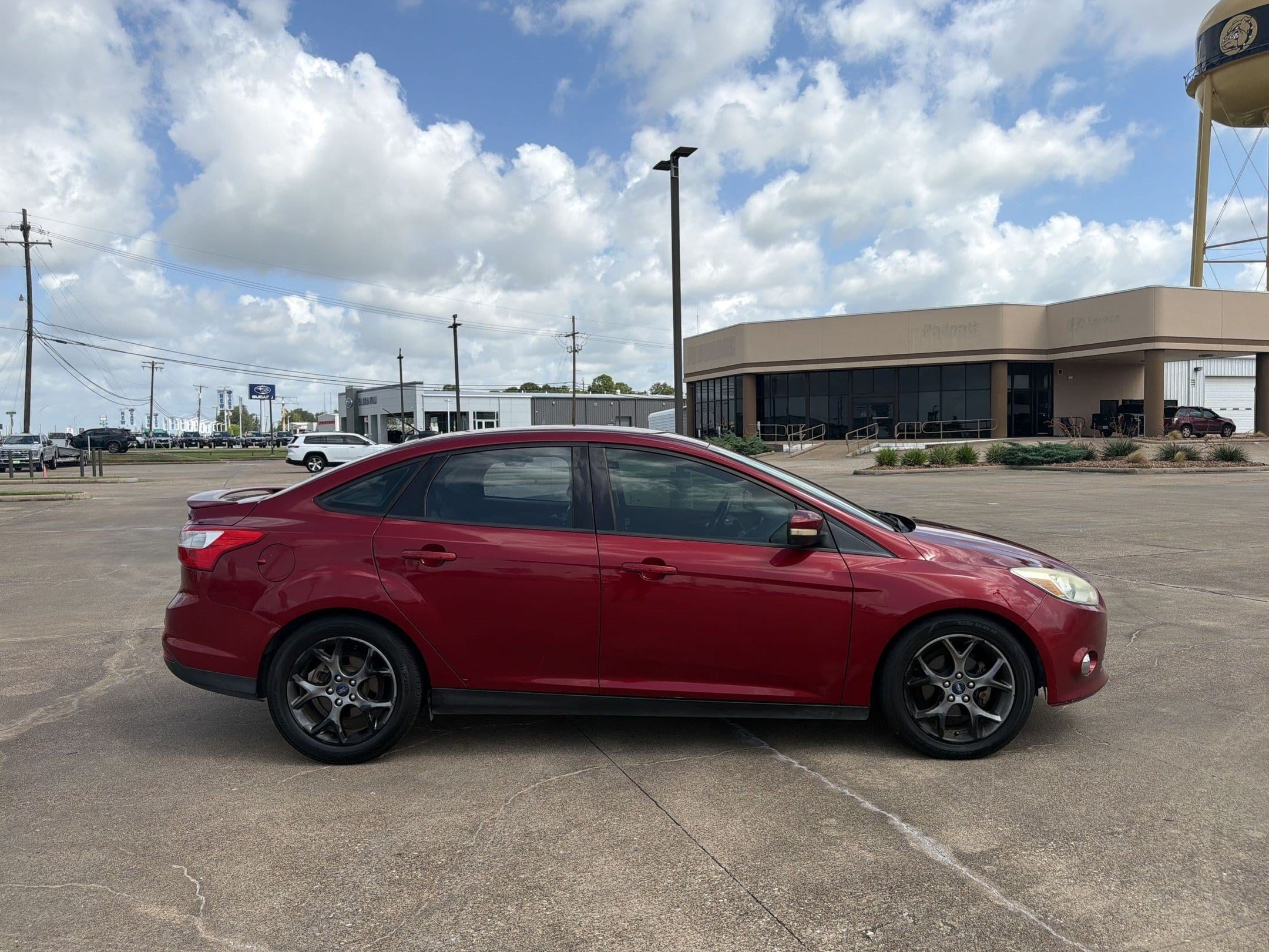 Focus SE Sedan
