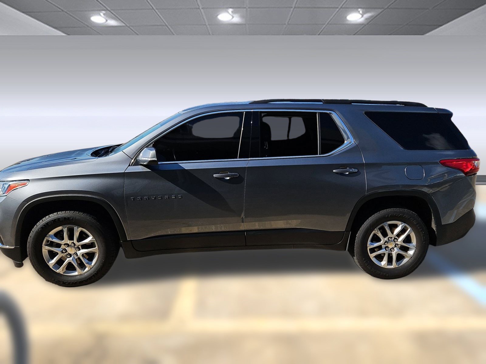 2021 Chevrolet Traverse Cloth photo 2