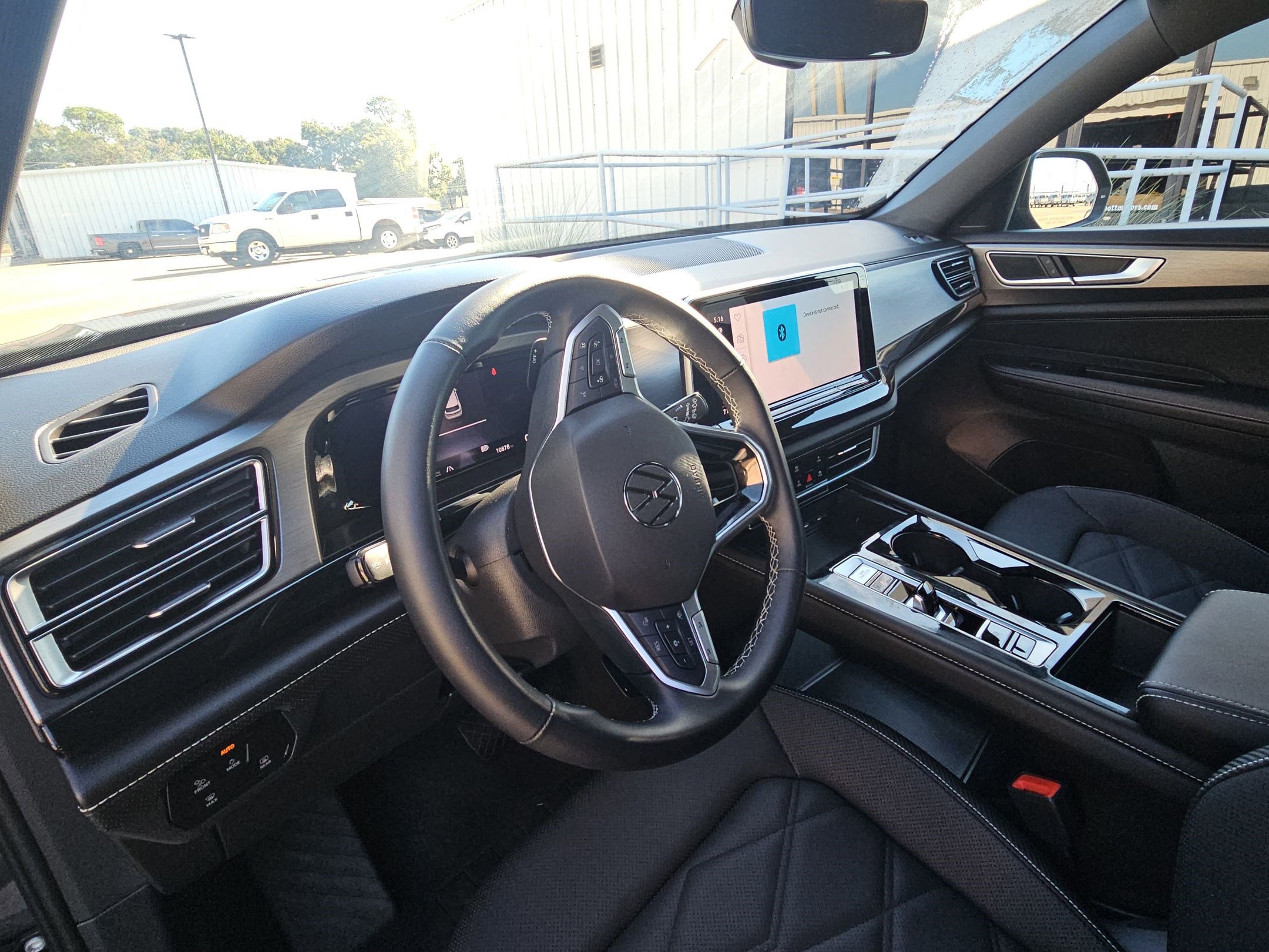 2025 Volkswagen Atlas Cross Sport SE Technology photo 4