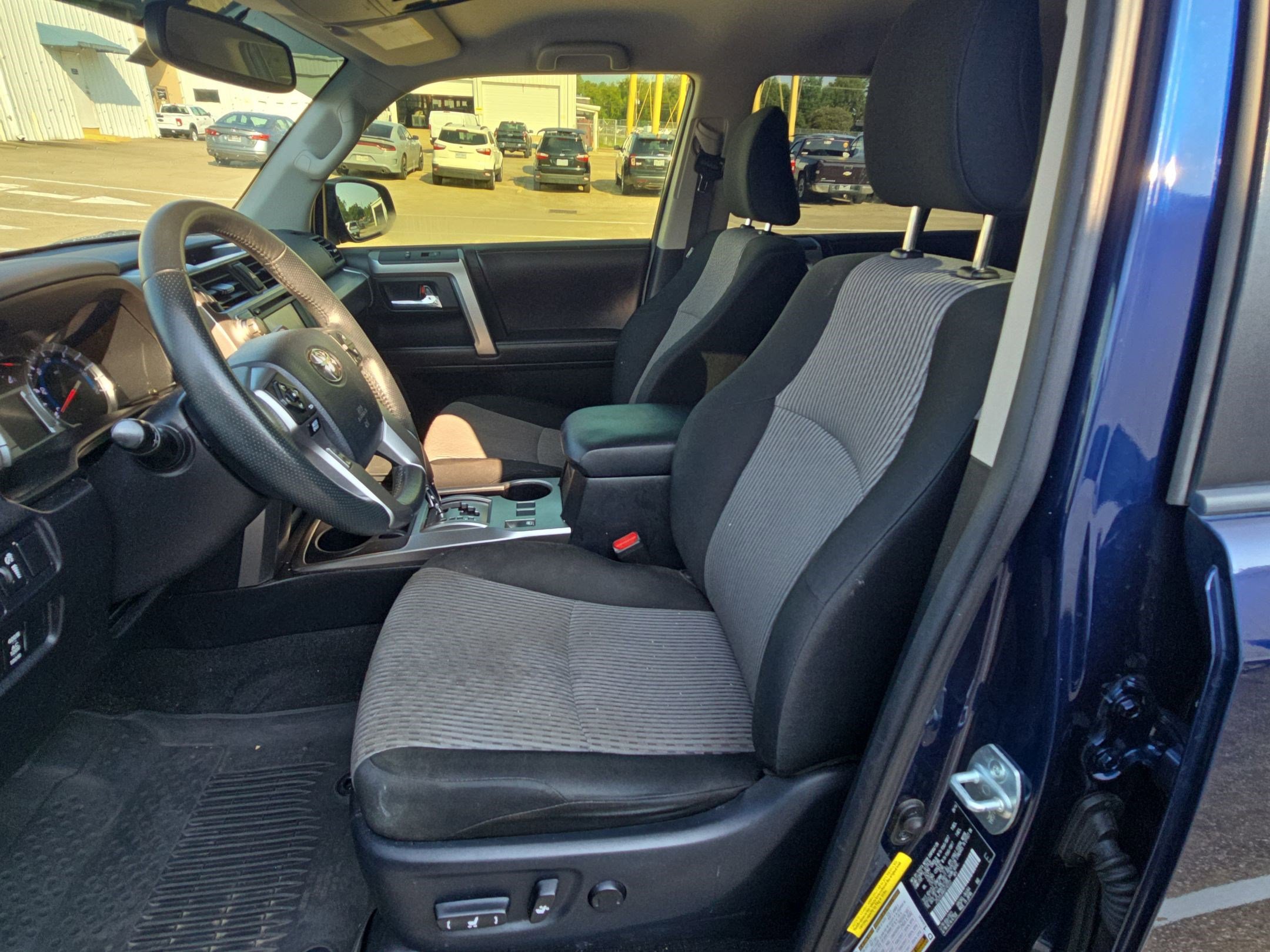 2016 Toyota 4Runner SR5 photo 4