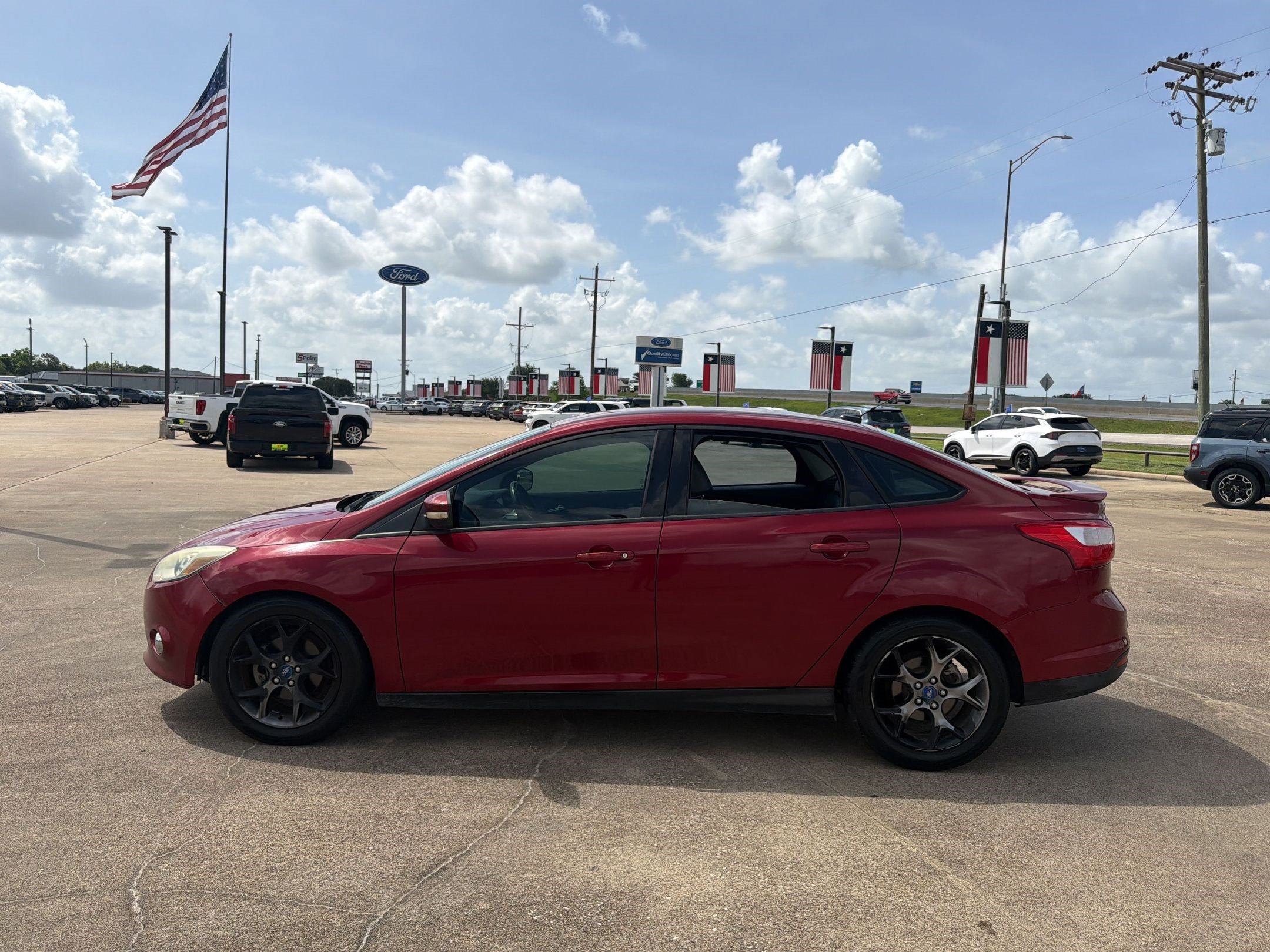 Focus SE Sedan