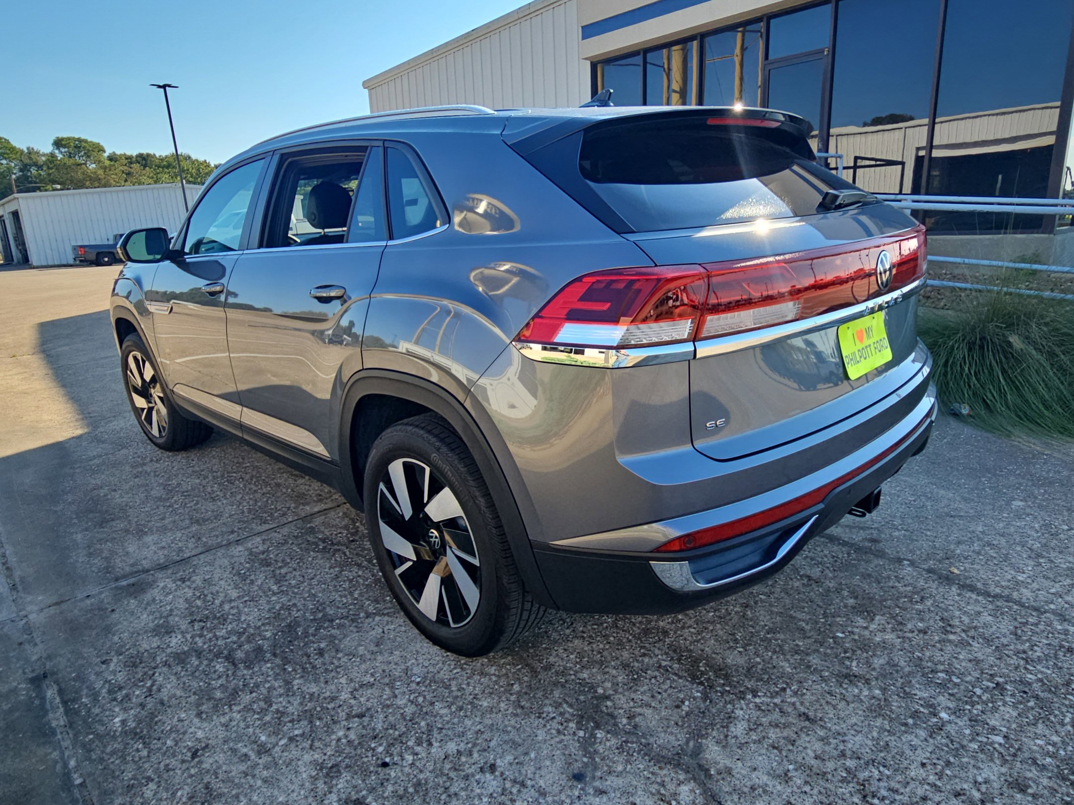 2025 Volkswagen Atlas Cross Sport SE Technology photo 3