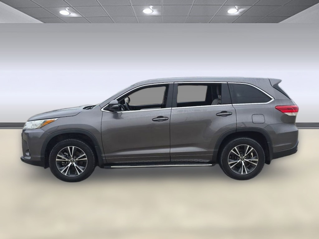 Used 2017 Toyota Highlander LE SUV