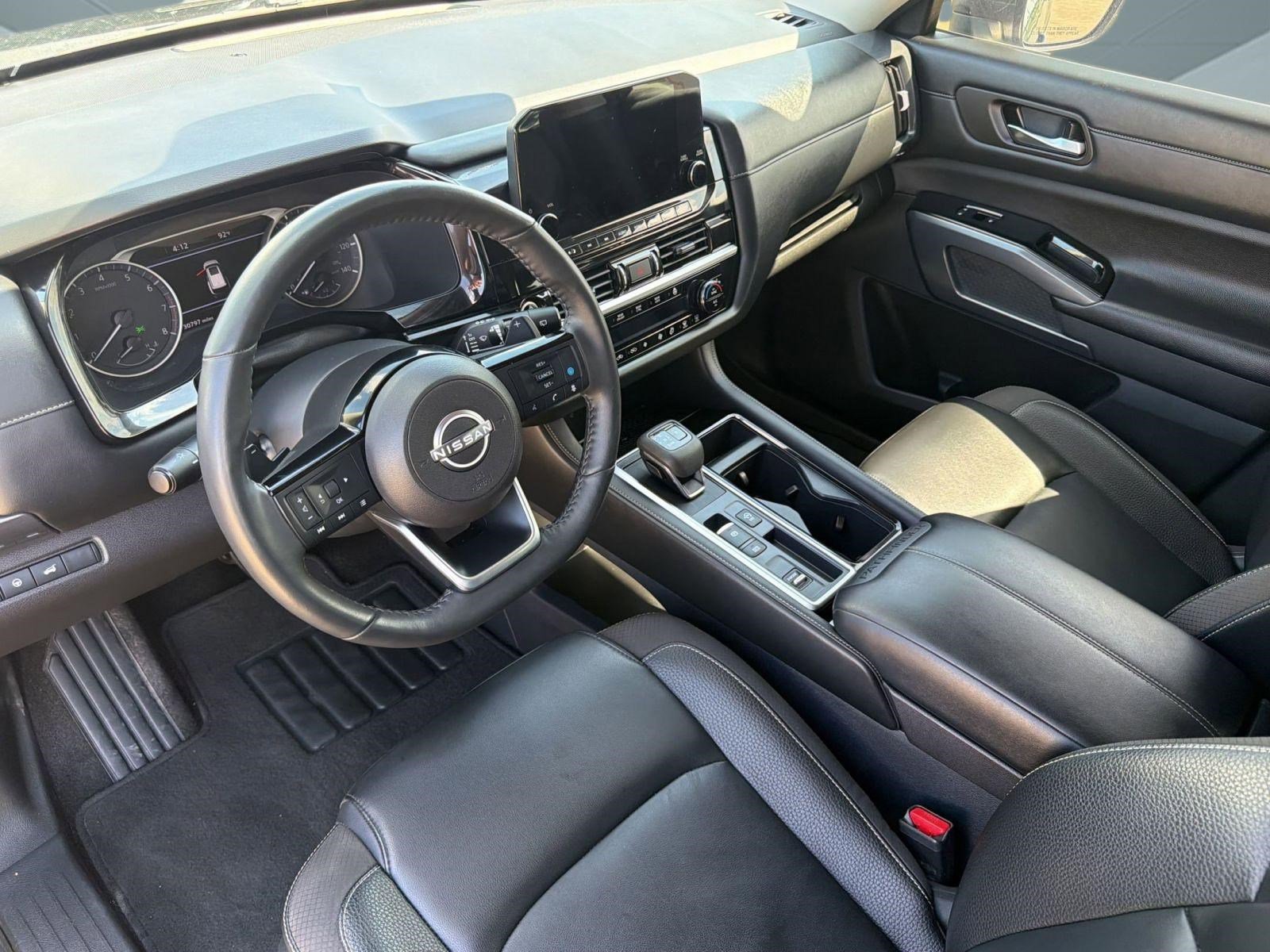 Pathfinder SL SUV