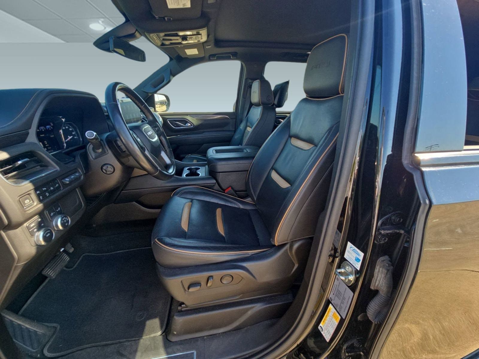 2021 Gmc Yukon XL AT4 photo 2