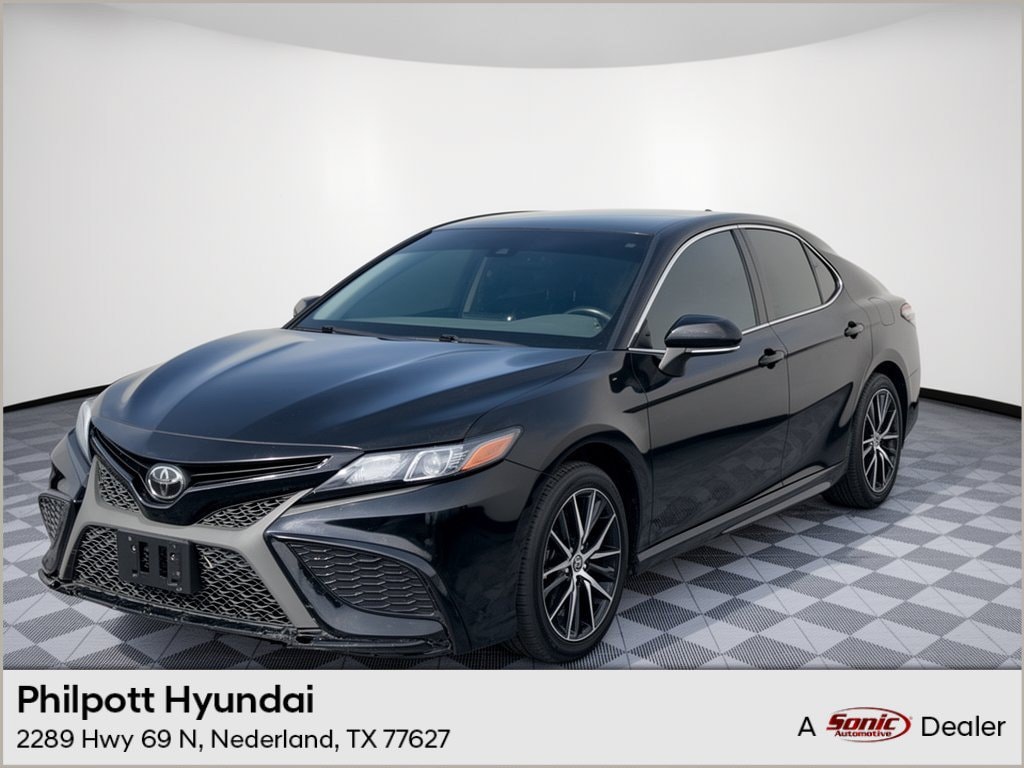 Used 2022 Toyota Camry SE Sedan