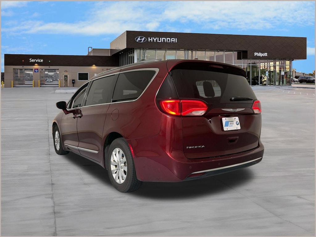 Used 2019 Chrysler Pacifica Touring L Van Passenger Van