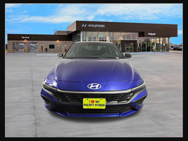 2025 Hyundai Elantra SEL Sport photo 2